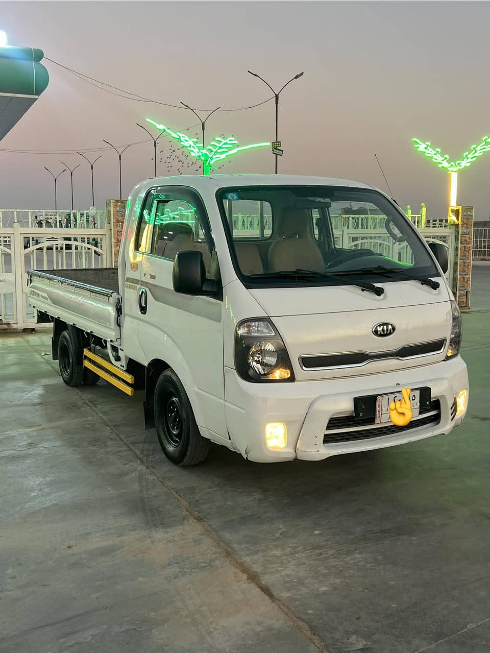 سلام عليكم كيا موديل 15 كفاله رقم نكليزي
محرك وكير شاصي مكفوله سعر 100 بيه محال 
مكاني بغداد بسمايه قرب سيطره الج ***********
