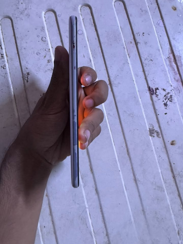 السلام عليكم جهاز كلاكسي A70جهاز بلادي مامفتوح جهاز حلو ونضيف مابي شي  ذاكره ١٢٨ جهاز هذا فطر بي بل كلاسه سعره ١٤٥ وبي مجال رقمي واتساب فقط ***********وجهاز دبل سيمكرت موو سيمكرت
