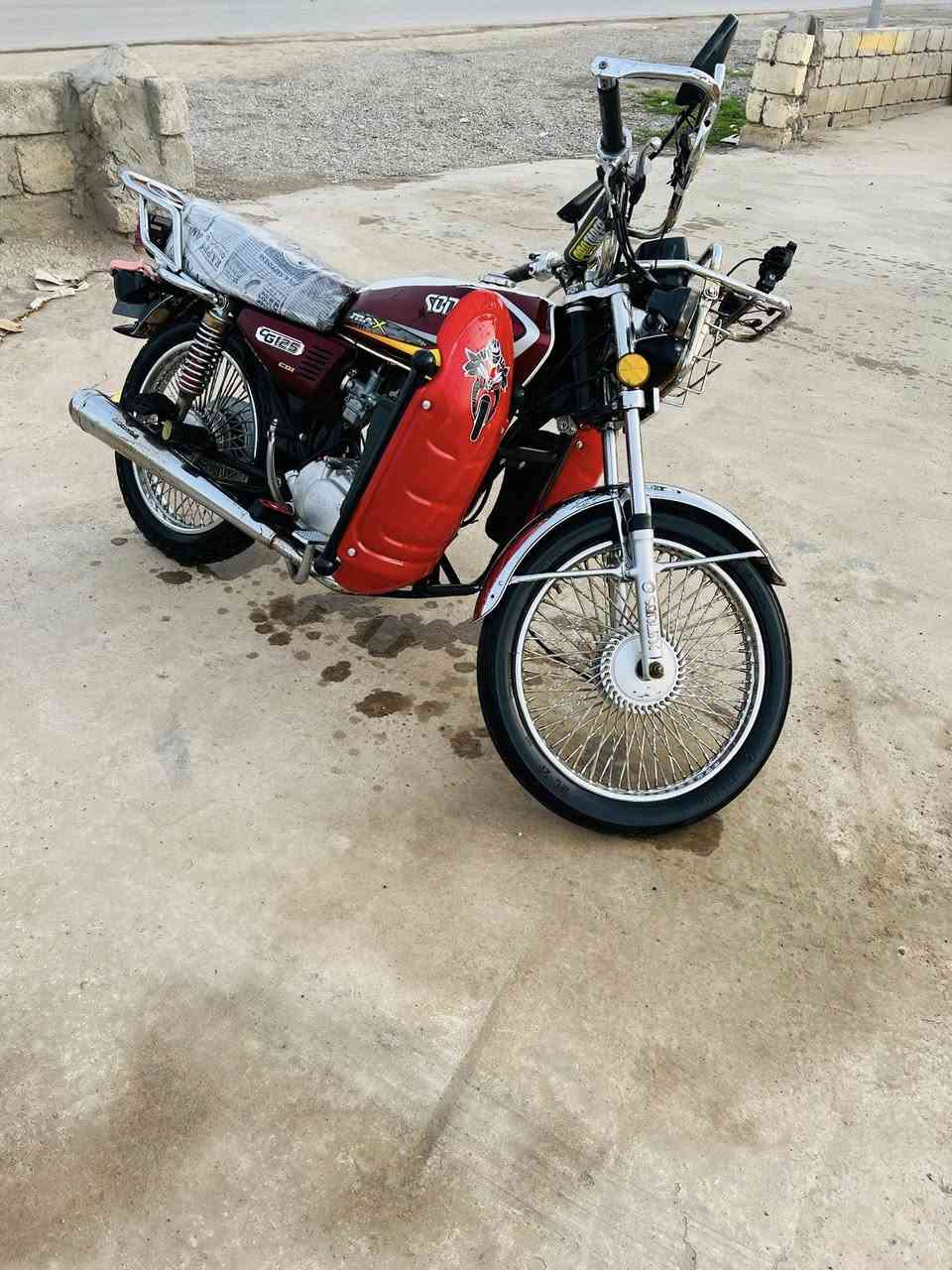 سولنك موديل ٢٣
محرك شرط ما مفتوح 
دبل صويچ 
مفيس موجود 
نضافه فول
ما تصرف ربع دينار 
كهربائيات شغاله كااامل 
لل ستفسار. 
***********
