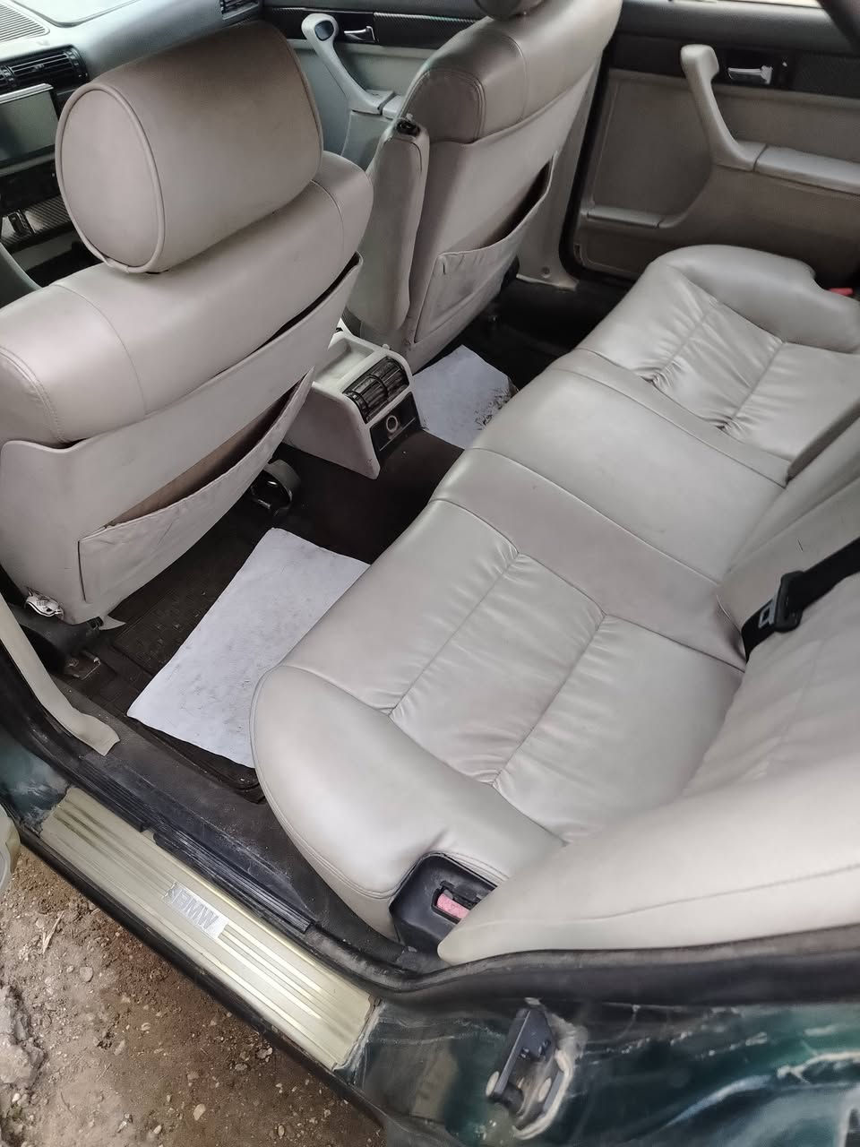 السلام عليكم للبيع بي ام موديل 93 حجم 740 محرك 44 داينمو هواء غرفه اوف وايت دبل جكمجه السياره حلوه وجاهزه وماناقصها اي شي السعر 65وبيها مجال رقم شمالي انكليزي باسمي للاستفسار الاتصال على الرقم ***********
