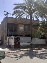 عندي بيت المساحه ٨٠م ركن طابقين يحتوي الطابق الأرضي استقبال ونوم ومطبخ...
