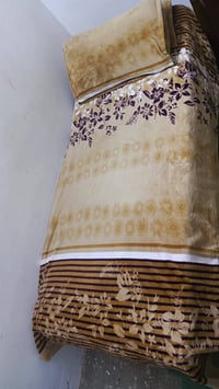 تخت نفر خشب ثقيل أصلي +دوشك سبرنك ثنينهم للبيع السعر 50 الف الشراي يتف...