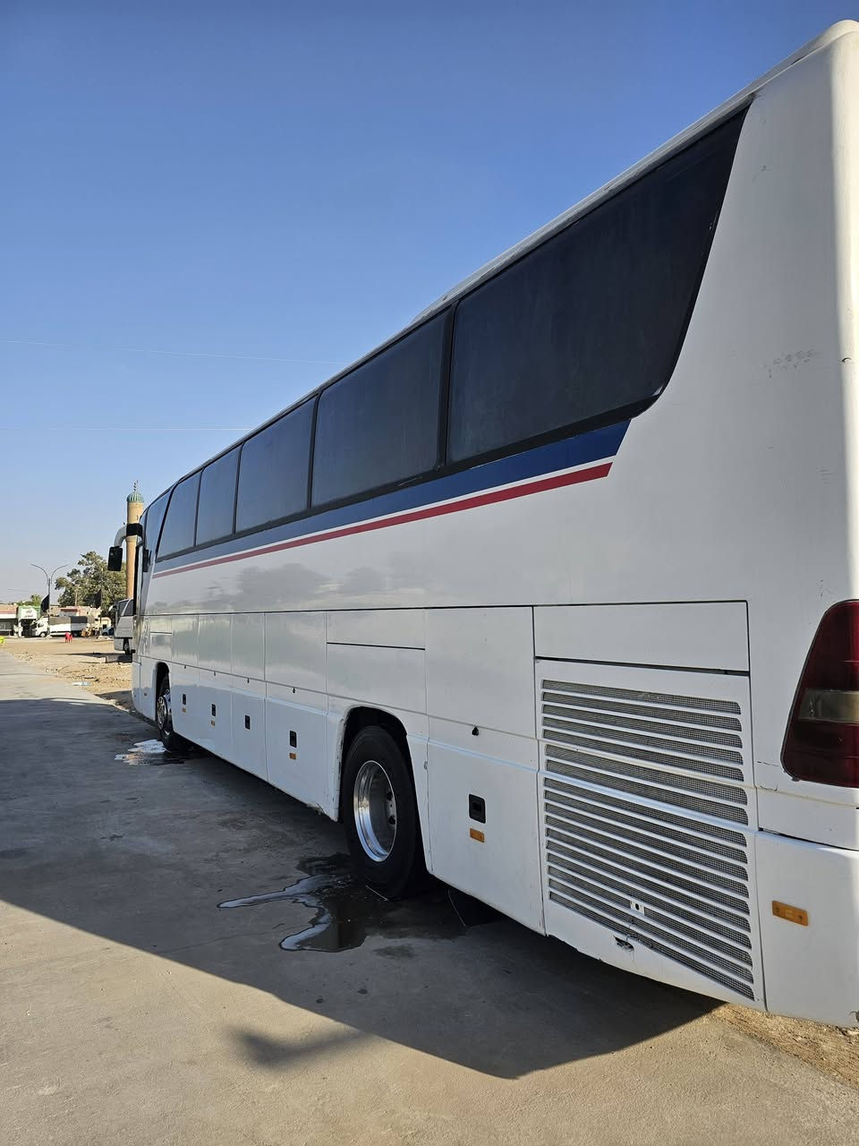 سياره جاهزه طخم تاير حداديه جديد فاتح . 4'وياله  مكينه كير شرط.كهربائيات كله كامله سياره مانقصه شي  56 نفر. مابيه خياس. شرط سكله بلاديه صفاح موس لا مروج ولاشي بيه  ثلاجه شغاله تبريد مناميه تدفائه شغاله.  سياره مابيه كل نقص للاستفسار ***********
