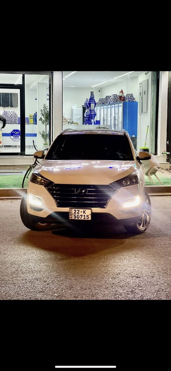 توكسان للبيع 2020 خليجي جديدة لوك السيارة استعمال جدآ نظيف خمس عدسات بصمة رقم أربيل أنكليزي سنوية وهزة ال31 وتنتهي السيارة كشنات كهربائي 
حساسات كاميرة هندبريك يم البريك شاحن تليفون فوول تبريد ثلج السيارة 1/1  تأخذها ما تصرف عليهه دينار 
سعر السيارة 175 وبيهه مجال بسيط حك الشراي 
***********
