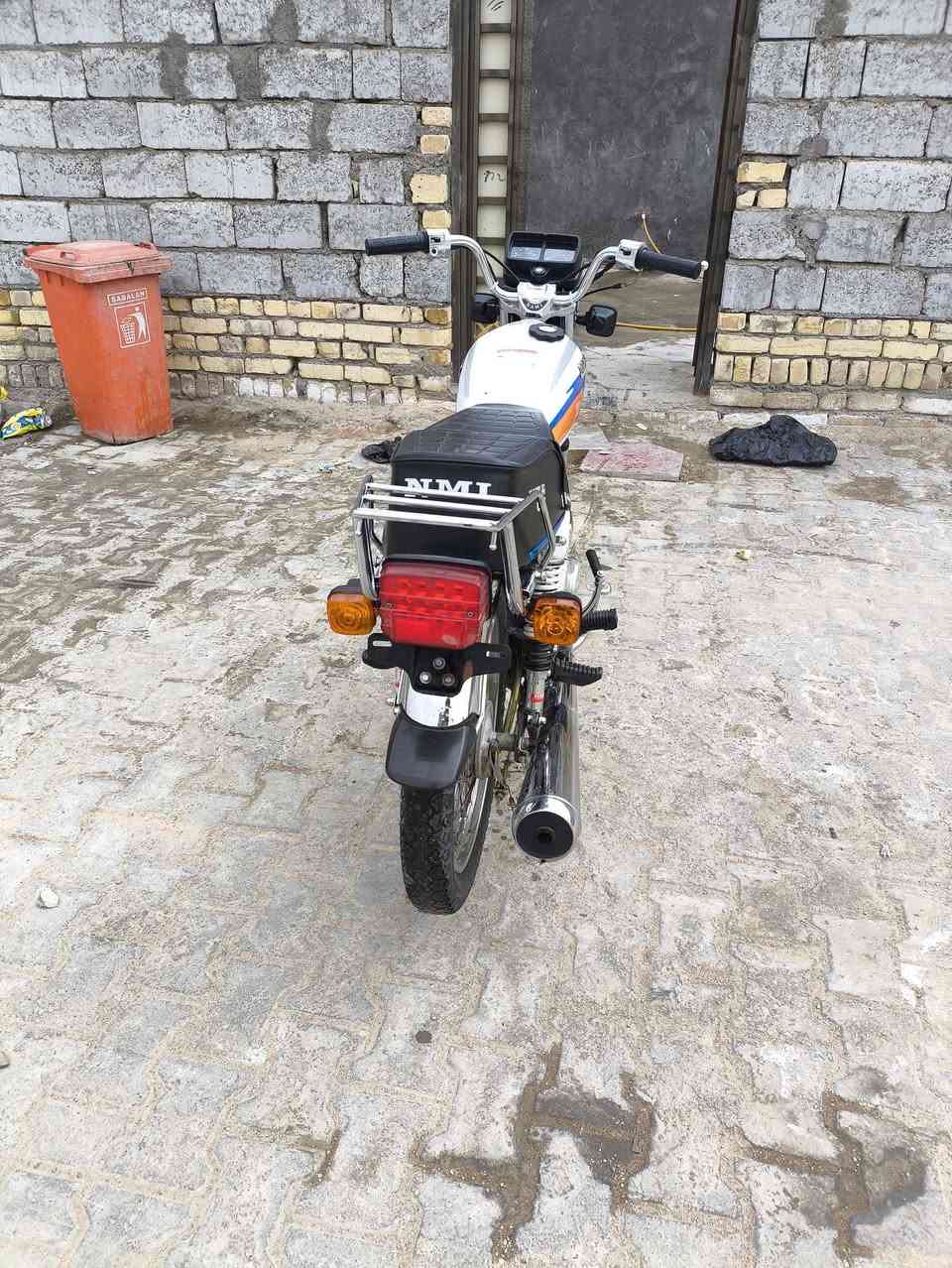 سلام عليكم نامه شلامجه مديل 23اوراق اصولي ادراجه بلاديه كهرباهيات شغاله من الطول لطول ومحرك ناعم وحلو الدراجه سعره بلخاص ورقم التلفون***********
