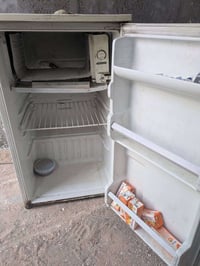 ثلاجة • تحتاج غاز • فيها مجال