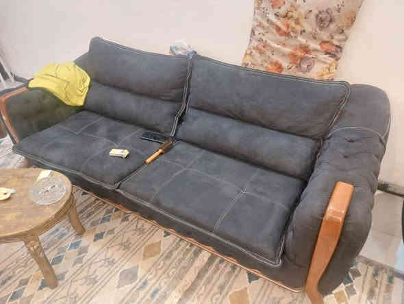 تخم كامل مستعمل شي قليل للبيع 

رقم ***********
