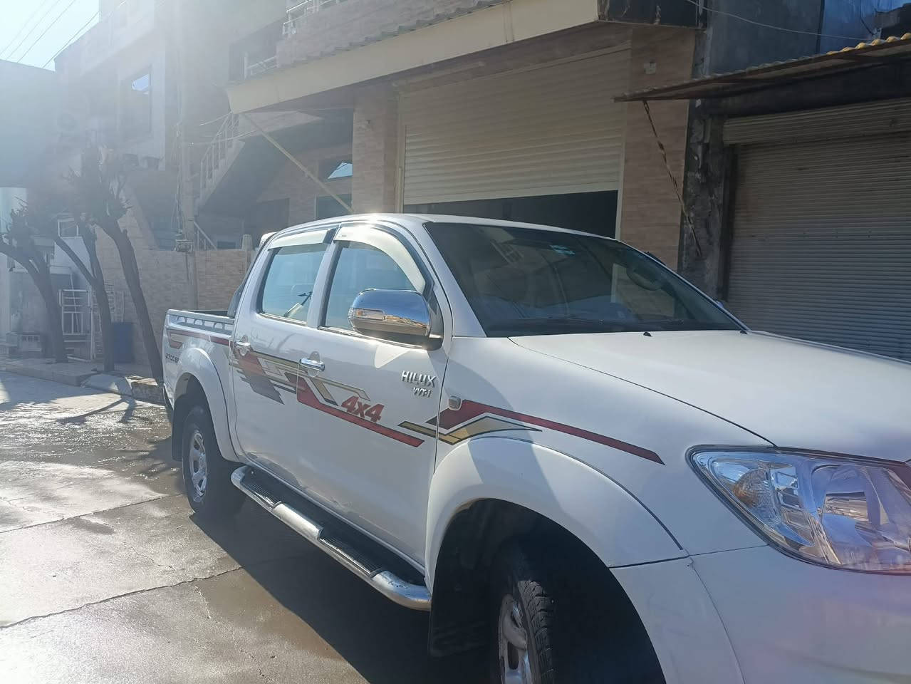 تۆیۆتا هایلوکس  ژمارە کوشن 5 جۆری جێگا تێکەڵ  بێ بۆیاخە  ڕەنگی سپیە  ساڵی 2009دروست کراوە  دەستی گێرۆبۆکس    تاقم و تایەی نوێیە  ئاوێنە کارەبایە سەنەویەکەی تا ساڵی 2029  نوێیە بەناوی خۆمەوەی  نرخ 168 وەرەقە ڕەقەم تەلفۆنیش ***********
