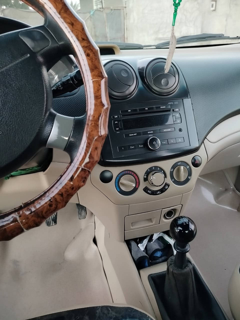 السلام عليكم افيو للبيع 2011 رقم بابل انكليزي سنويه 30 السعر 58 وبيها مجال مكاني  الحله موبايل ***********
