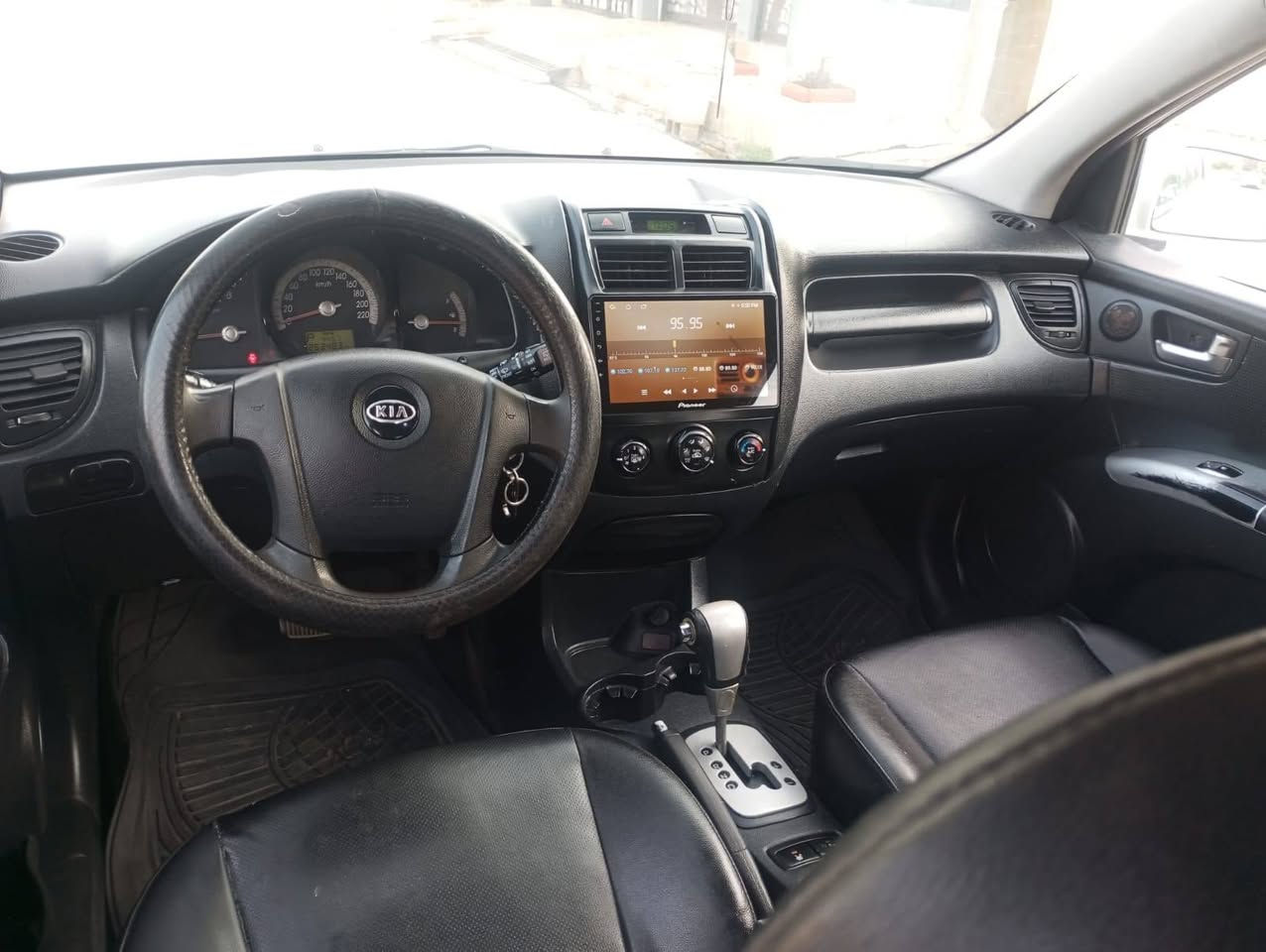 كيا سبورتج موديل 2009
بدون صبغ سنويه جديد دفتر بنزين بي جاهز من كل نواحي سعر١١٦بي مجال قليل 
شراي خابر *********** 
مكان كركوك كركوك, العراق
