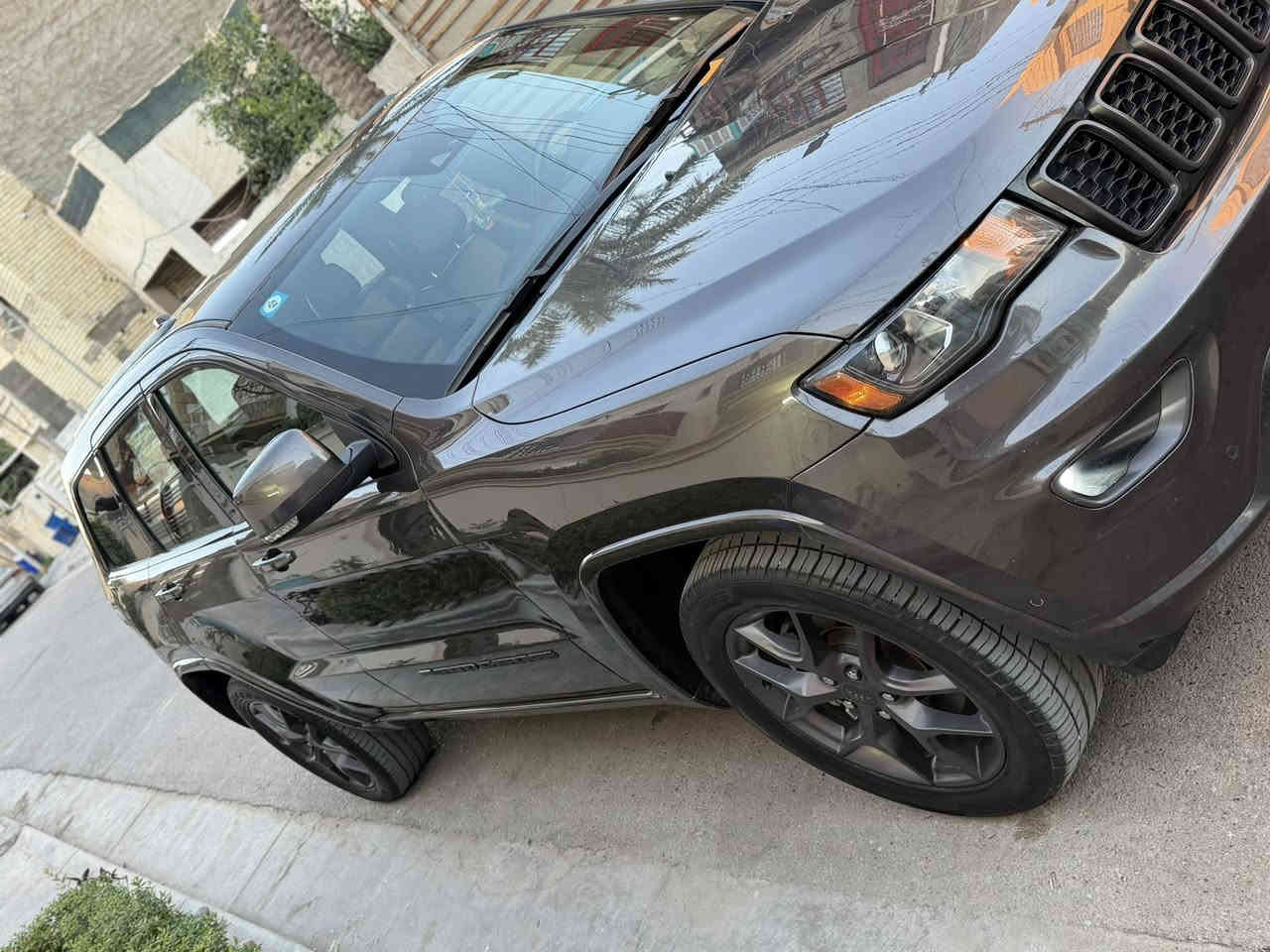 السلام عليكم للبيع جيب كراند شيروكي 2021
ثمانينيهthAnniversary80 من النسخ النادره بالعراق السياره كله مختمه 
السياره فول مواصفات معروفه مواصفات لثمانينيه
📌رادار النقاط العمياء بالمري الجانبيه ولمرايه قابله للطي وقلابه عند الرجوع وتعتيم ذاتي وتدفئه بالجوانب
📌رادار امامي وتحديد مسار وقياده ذاتيه 
📌اوتو ستوب ستارت انجن 
📌حساس امامي وخلفي وجوانب
📌اوتو بارك اصطفاف تلقائي
📌تنبيه الحوادث والفرامل التلقائيه(تنبيه تصادم)
📌شاشه وسطيه 8.4انج الكبيره مع ابل كار بلي وايفاي والكثير من الاوبشنات وشاشه اعطال كبيره
📌مقاعد اماميه تدفئه تبريد والمقاعد الخلفيه تدفئه واكيد المقاعد جلد وكهرباء المقاعد كل الحركات وستيرن تدفئه وكهرباء وخزن ميموري المقاعد
📌صندوق خلفي كهرباء مع حساس فتح 
📌مرايه وسطيه وجوانب تعتيم تلقائي يعني ل3تعتيم
📌 السياره بانوراما ويل السياره حجم 20+ انظمه قياده كثيره
📌كشافات ولايت عالي ناصي عدسات زينون
📌السياره مسويله سرفس كامل قبل ايام صدر كله جديد تايرات جديده بانزين كله سوبر ومحسن ذاب عليه 15ورقه صيانه حتى كل الزيوت مبدله بيه تاخذها متذب عليه ربع 
📌السياره حادثه خلفي شويه من الجاملغ وقبغ الجنطه وبالعراق بيها ضربه بالصفحة الخلفيه الثانيه بدون  دواخل بدون ايربالك يعني السياره بجمها كبس 
السياره رقم بغداد انكليزي الجديد باسمي مكان السياره غزاليه 
‏***********
