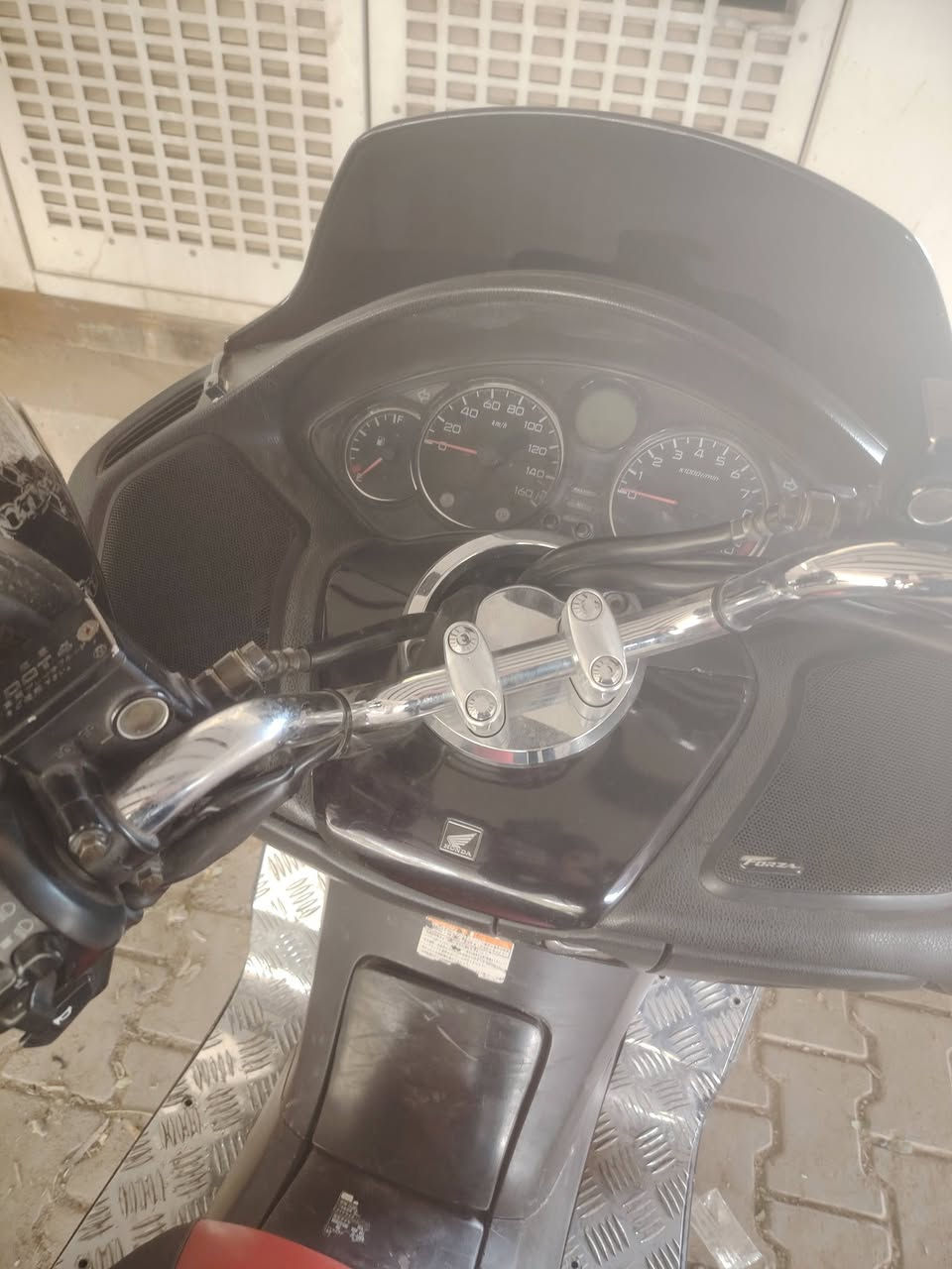 سلام عليكم 
8.0
للبيع السعر 850
محرك مفتوح بس ضمان شغل مضبوط 
كير شغال 7نمر و4تحويلات 
عنوان ديالى  ***********
