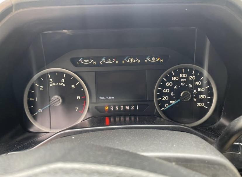 ✨🚘 للبيع – Ford F-150 | 2017 🚘✨
سيارة بحالة ممتازة، استعمال شخصي، جاهزة للاستخدام بدون أي مصاريف.

⸻

📌 المعلومات الأساسية:
🔹 اللوحة: سليمانية – الدولي الجديد (حمل)
🔹 المحرك: 5.0 V8
🔹 ناقل الحركة: أوتوماتيك (كير تعليق)
🔹 المسافة: 110,000 كم
🔹 المنشأ: خليجي
🔹 الحالة: نضيفة جداً – بدون حوادث

⚠️ ملاحظة أمانة:
🔸 PDR خفيف بباب السائق فقط (بحجم شبر)

⸻

⛽✨ منظومة غاز إيطالي أصلي:
✔️ تانكي 100 لتر
✔️ تمشي تقريباً 520 كم بالتفويلة
✔️ قيمة المنظومة 1000$

⸻

🌟 المواصفات والتجهيزات:
🖥️ شاشة متعددة + Apple CarPlay
📷 كاميرا خلفية + حساسات
🛞 دفع رباعي 4×4
🔥 تدفئة كراسي أمامية
🪞 تدفئة مرايا + مرايا ليلية
🎛️ تحكم بسحب المقطورة
⚡ بنزين وبريك كهرباء
💺 كراسي كهرباء
❄️☀️ تبريد حار / بارد (قطعتين)
💡 إنارة LED داخلية وخارجية
🔦 بروجكترات LED
🔊 نظام صوت عالي الجودة
🔑 تشغيل عن بعد بالمفتاح
🗝️ عدد 2 مفتاح
🧭 دشبورد صفر – بدون أي أعطال

⸻

🛻 التصميم المرغوب:
📐 باب طويل / بدي قصير
🧰 سبير + جميع أغراضه كاملة

📄 السنوية: سارية لغاية 2029
🧪 الهزة والفحص: لغاية 02 / 2027

⸻

💰 السعر المطلوب: 215 ورقة
🤝 قابل للتفاوض للجاد فقط

📍 الموقع: المنصور – حي دراغ
📞 التواصل: *********** أو خاص
