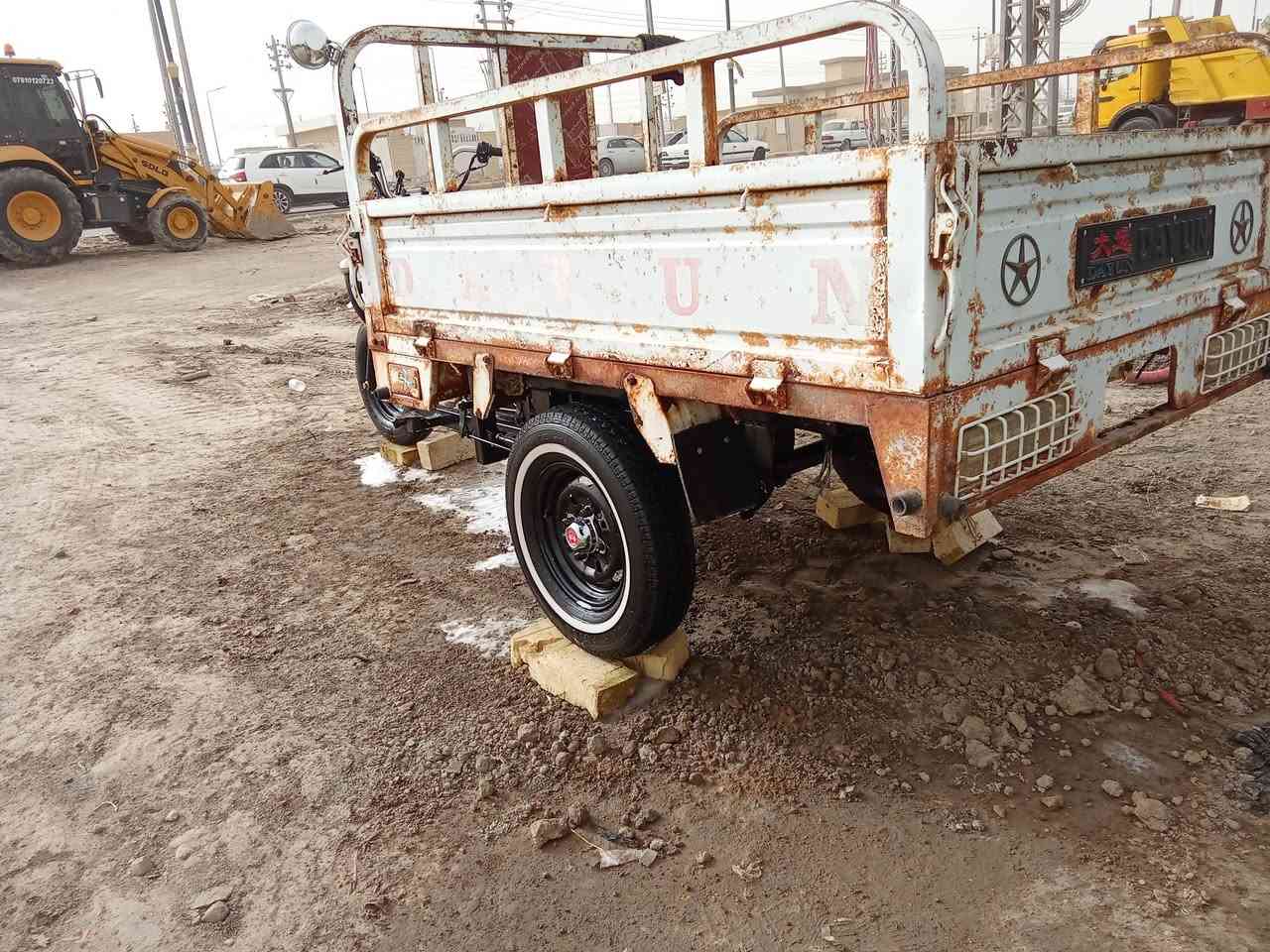 سلام عليكم للبيع شاصي14محرك وبدي21ستوته نضيفه مفتوحه بستم كهربائيات كامله اكسن جديد خفيف كلش ستوته خير من الله جاهزه لشغل مكان سوك الشيوخ تقاطع كرمه عكيكه  ***********
