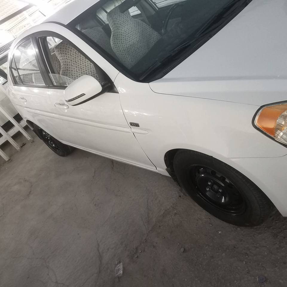 السلام عليكم  سياره اكسنت موديل 10 المحرك 1600 السيارة بيها جاملغ ايمن بي صبغ والباب بجهة السايق بيه  بارد السيارة نضيفه جدا الحداديه  جديده وتخم تاير جديد وإذا اكو مراوس هم عادي المكان النجف الكوفة السعر89 ورقه وبيه مجال للشراي *********** النجف, العراق
