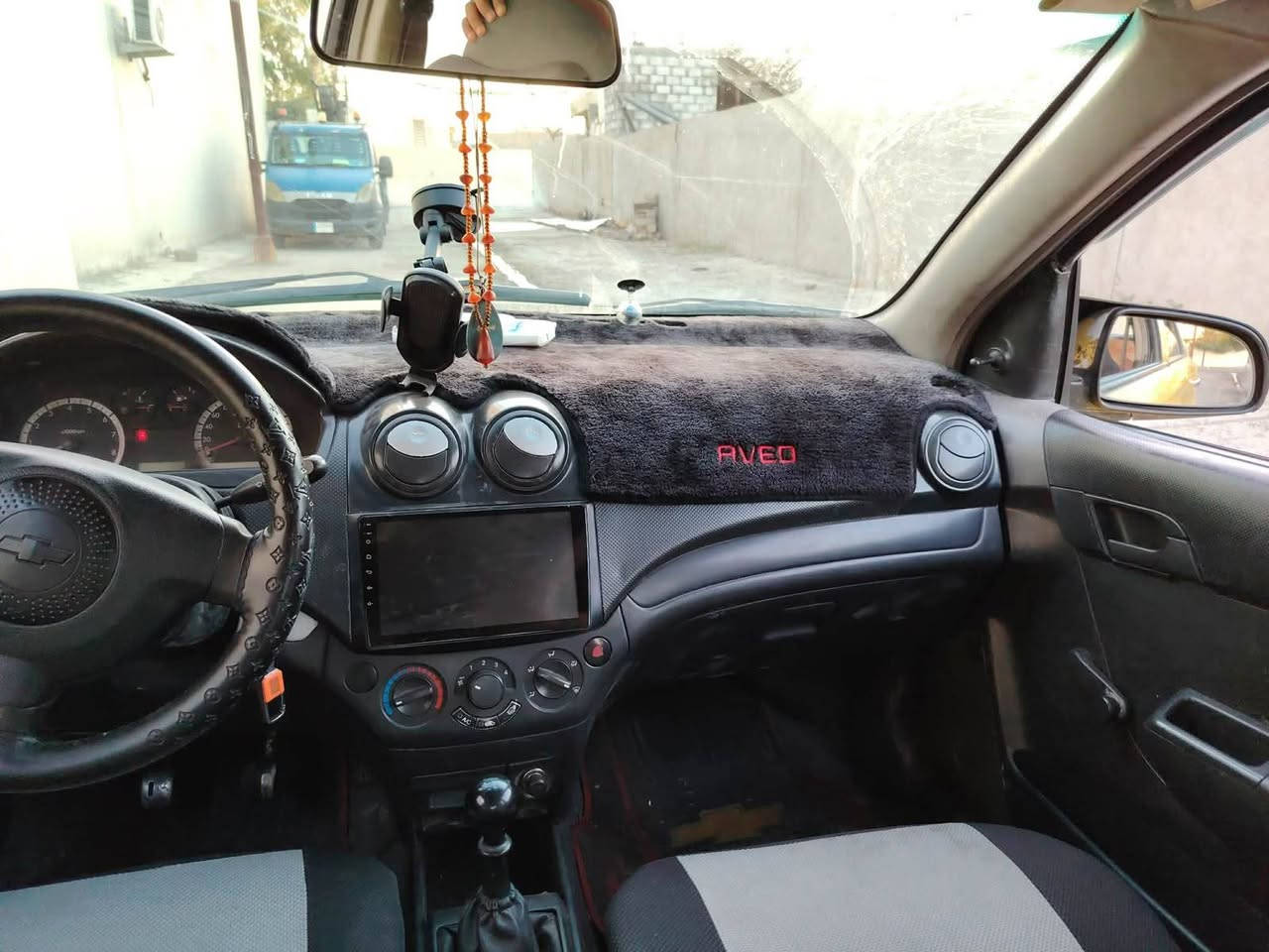 ✨ وصلت حديثاً إلى مكتب رهف 
خلينا نقدم لكم عرضنا المميز لهذا اليوم! 🚘💨
📋 تفاصيل السيارة:
🔹 السيار 🚗افيو
🔹 الموديل: 2007
🔹 الوارد:  كوري 
🔹 ناقل ⚙️شرط
🔹 المحرك:     شرط       🛠✅
🔹 الرقم: نينوه  تبريد ناقص غاز  كابون بانزين بيها تحويل ثاني يوم 
🔹 الضرر ( قطعتين تبديل بوند وجمالغ جهت سايق بدون دواخل شرط 
💸 السعر.43 وبيها مجال       عليها هيه 483
📍 موقعنا:   وترهم قصاد هم حسب القناعه
الموصل - حي الزنجلي - قرب مول دريم 📍🏢
⏰ أوقات العمل:
من الساعة 09:00 صباحاً وحتى 10:00 مساءً 🕘🌙
📞 للتواصل والاستفسار:
يسعدنا استقبال اتصالاتكم المباشرة خلال ساعات العمل:
📲 ***********
📲 ***********
🌟 مكتب رهف.. اختياركم الأمثل لسيارة العمر! 🌟
