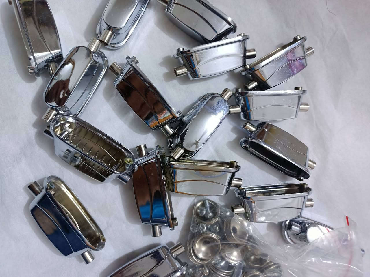 قواعد طبل بهاذ الشكل العدد 22 قطعة 
السعر 50 الف مع التوصيل 🚕🚛🚛 
***********
