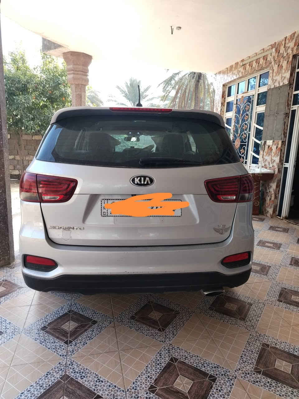 السلام عليكم كيا سورنتو وارد امريكي موديل 19   7راكب مكينه 6vضررها جاملغ الايسر الامامي صبغ بدون تبديل وبارد بالبنيد كشنات جلد السعر225 وبيها مجال للشراي للاستفسار الاتصال ***********
