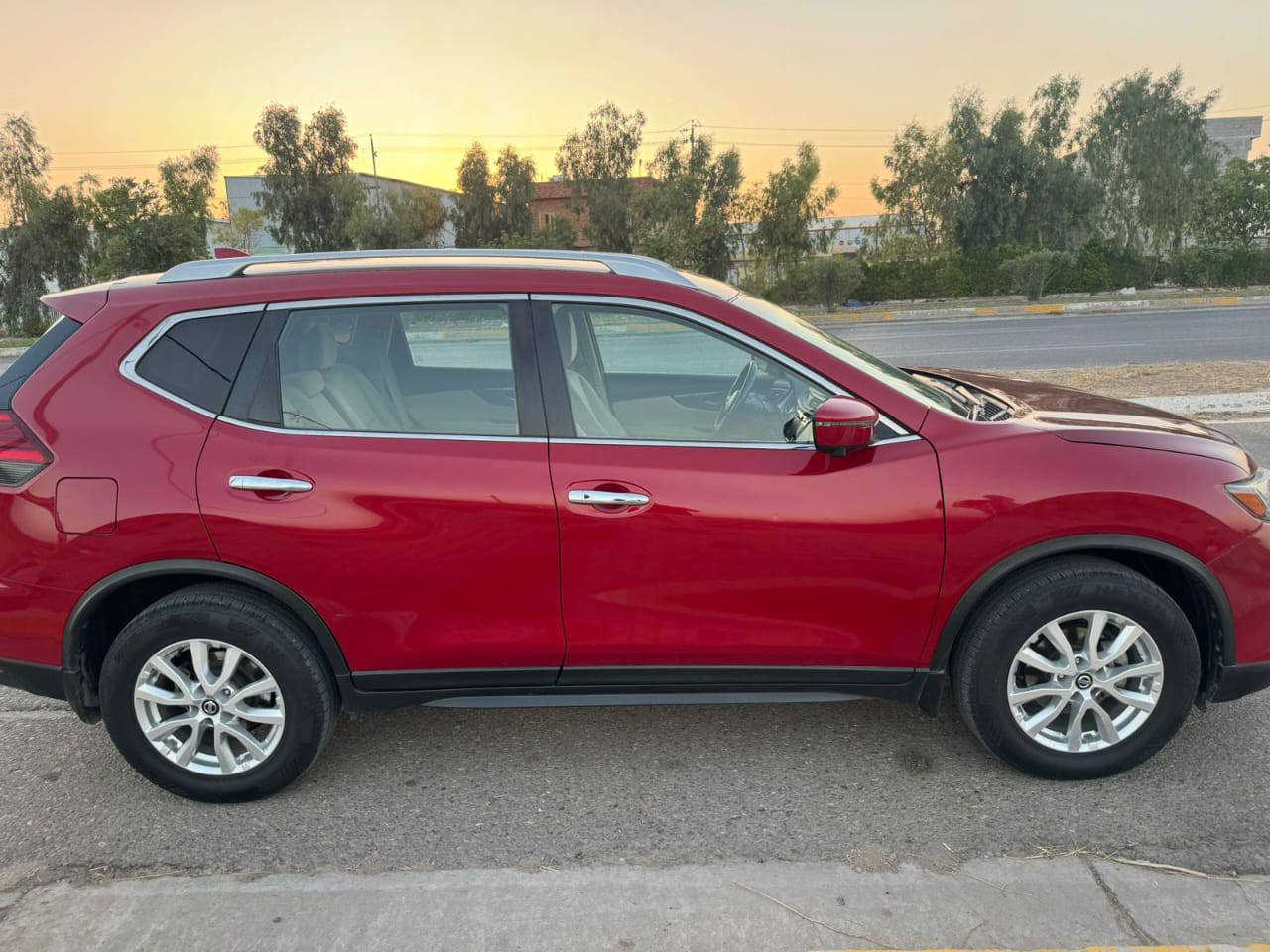 نيسان روج   
للبيع او مراوسه 
موديل 2017 
سعر 155$
مواصفات SV بلص

مواصفاتها 
مكينه 2500 اقتصادي وقوي
1.بصمة تشغيل عن بعد تبريد وتدفئة عن بعد 
2.  5 كامرات. 
3.رادارات / رادار امامي /رادار جانبي /رادار خلفي
4. كشنات كهرباء . 
5.  ‏ستيرن هتير.                                                   
6.كشنات كهرباء
7. مري  وهيتر
8.تبريد قطعتين .
9. دفع رباعي AWD
10.اوتوهولد . 
11ويل كروم 19
12.صندوك كهرباء 
13.. ايوكس وبلوتوث وسيدي و USB يعمل مع نظام ABS الابل الاندرويد 
14.نيكل اسفل الابواب
15 .نوع سماعات BOSE
16.حمالات فوق السقف
17.نقطه عمياء
18.مراة تعتيم
19.اشاراة بالمراياة الجانبيه                                     
20. فول تحكم ستيرن                                             
21. كير أوتو + عادي.                                              
22. ستيرن هيتر
23-اوتو بريك.                                                                                               

24-شاشه كبير                         
25. نضام قياده أيكو + سبورت + نورمل + سمارت 
26. مثبت سرعه
27. تحديد مسار 
28. دمامات صوت بالدشبول وبالصندوق 
29.لايت بلادي Led +  زينون ‏دبل زينون اصلى . 
30. رادار الخطوط البيضاء 
- 31 AUTO HOLD
وبعد بيها موصفات اخري
عنوان موصل
موبايل وتس اب 
***********
