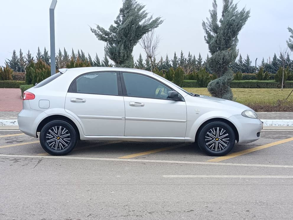 ئۆبترا جانتا 2009.          ***********
گێڕو مەکینەی بەشەرت بێ عەیبە 
گێڕ عادی بیلاد هەموی عادیە ئەگەر جانتا بێت 
تەبرید ساردو گەرم بەشەرت 
بێ بۆیاخە بێ لێداران بۆیاخی نیە
جوار تایەی تازەیە تاقم بێشی جرکەی نیە ABS
سەنەوی بەسەر جووە ژینکەو ڕێگاو بانی 
پیشوی دراوە .  دەعەمی بۆ دەعەمی بەشەرت 
ناو نیشان سلیمانی گەڕەکی ڕاپەڕین 
*********** السليمانية, العراق
