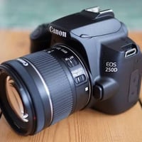 كانون 250D • نضافه • مع عدسة