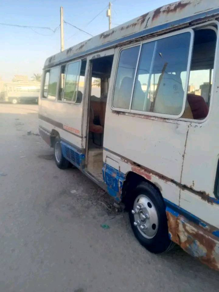 السلام عليكم ورحمة الله  كوستر عريض للبيع موديل، 1985 محرك بطه 3000 دسك باور سعر4 ونص وبيه مجال   لعنوان سماوة  رقم الهاتف  ***********
