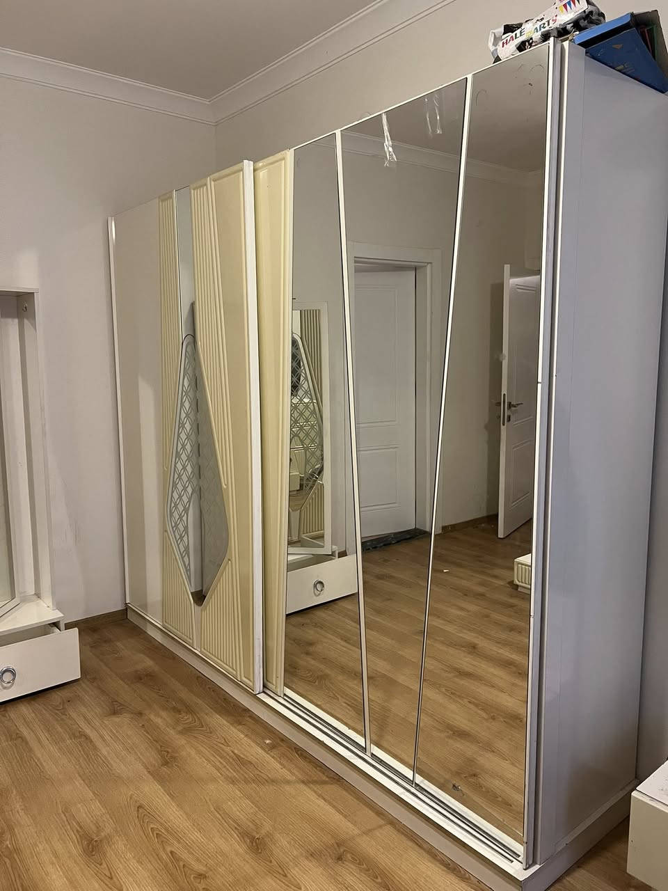 غرفه نوم مبيها ظرر عدا الجربايه موجوده الدوشمه مالتها بس الخشبه مالت السرير بيها ظرر   سعرها 375 قابلة للتفاوض


**إذا كنت صاحب هذا الإعلان وتريد حذفه لأي سبب، رجاءا أرسل رسالة إلى الدعم الفني**