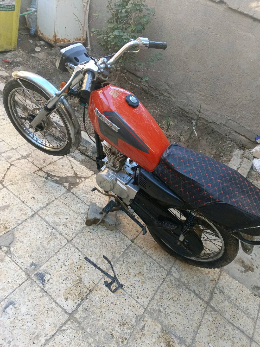 سلام عليكم . دراجه ايراني ادوات ضايعه اوراقهه مكفوله من السرقه . دراجه مكينتهه خرسه دبلات شغاله شلعه ومعدل مكفوله من التبخير والنضوح . سعرهه 325 وبيهه مجال للشراي مكاني  بصره خمسه ميل  ***********