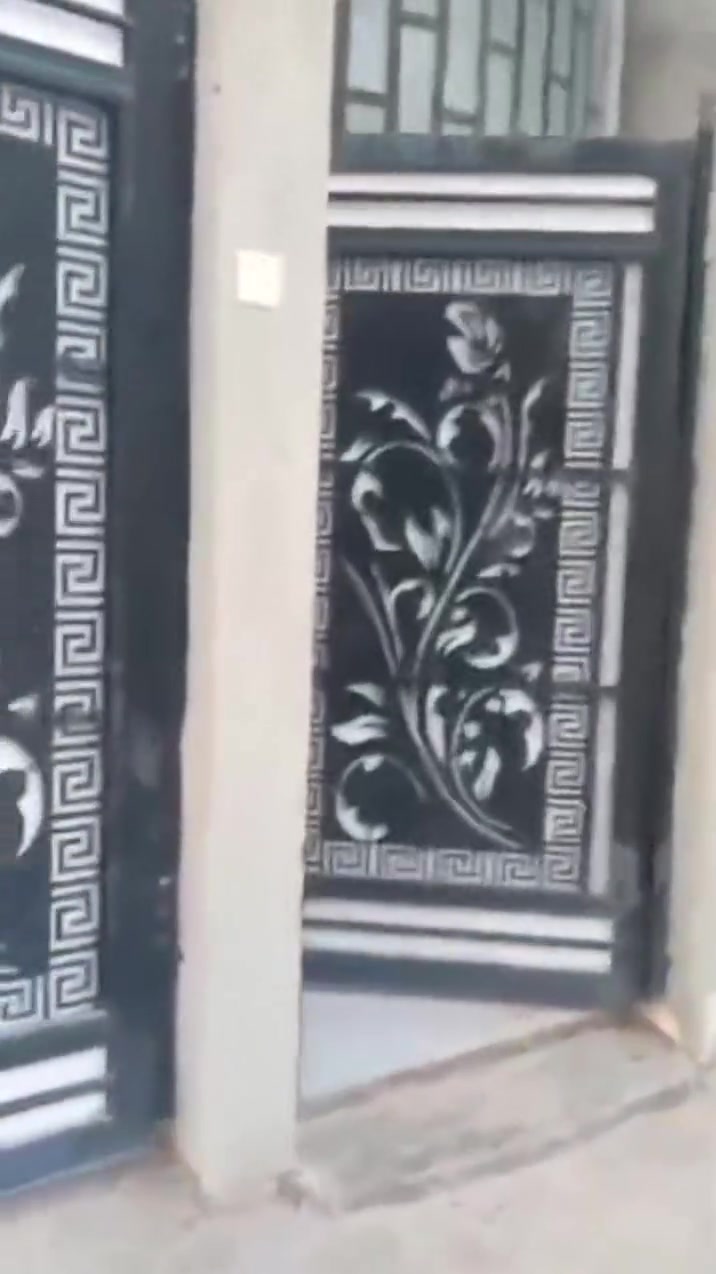 للإيجار للإيجار
بيت للإيجار يارمجه الشرقيه الثالثه قرب المدرسه الكويتيه
مساحه 100 متر مربع طابقين الطابق الأول فول فول الطابق الثاني هيكل 
سعر الايجار 250 ألف للتواصل
***********
***********
