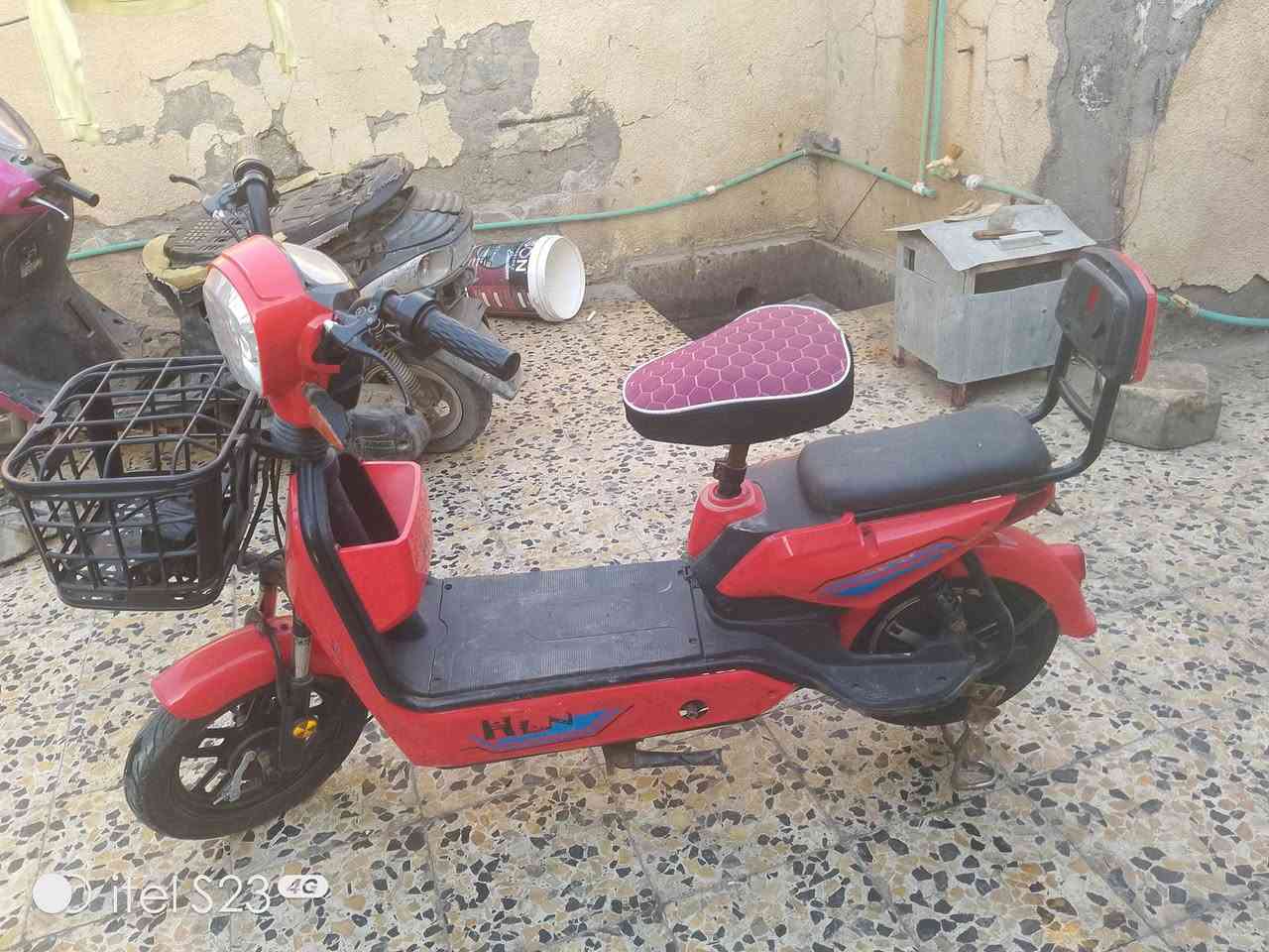 حبايب قلبي الدراجه مثل مابصوره ويمكن بعد انضف الدراجه كلشي شغال بيه بطاريات كفاله  السعر 200 العنوان حي الاصدقاء قرب شارع بغداد ***********
