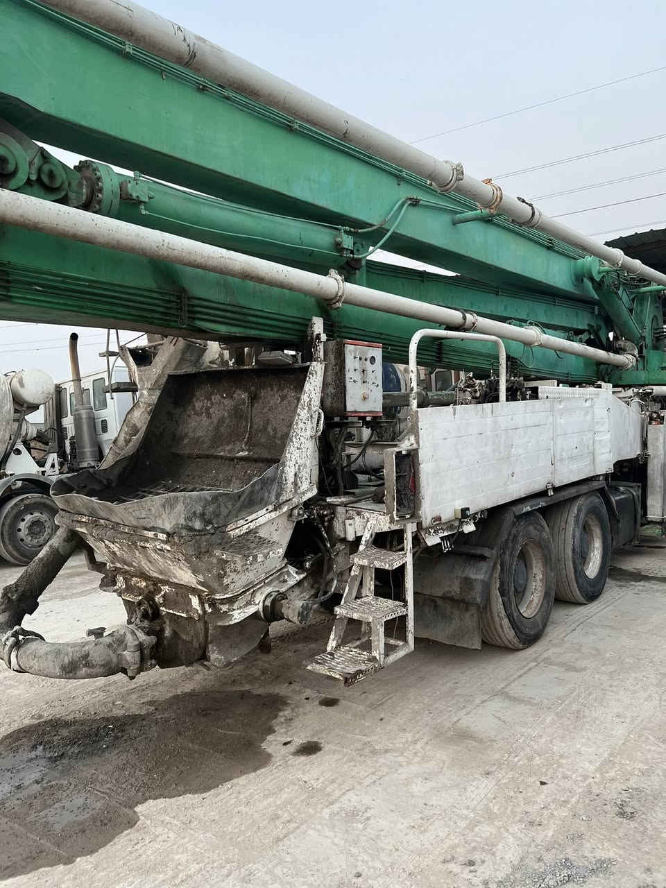 للبيع شوينك شرط الشغل جاهز للعمل مكلف بلنشر رقم صاحب الاليه ***********
