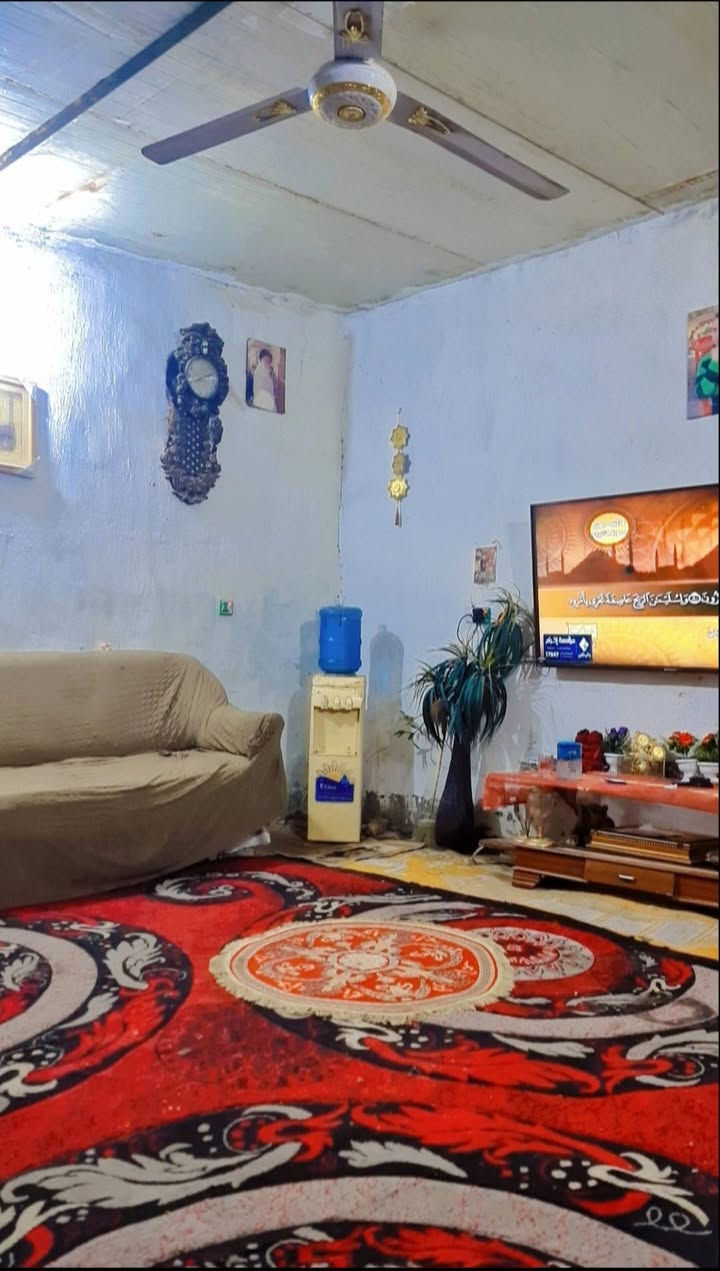 سلام عليكم من رخصت الادمن البيت البيع تجاوز العنوان بغداد الحسينيه مال الرشديه منطقه المخابرات يم مدرسه الرياض او مدرسه دجله الخير مساحه ١٠٠متراستقبال ومطبخ حارمطبخ باردحمام شرقي وغربي غرفه نوم ترك على طول البيت الاستفسار على الرقم بي واتساب ***********
