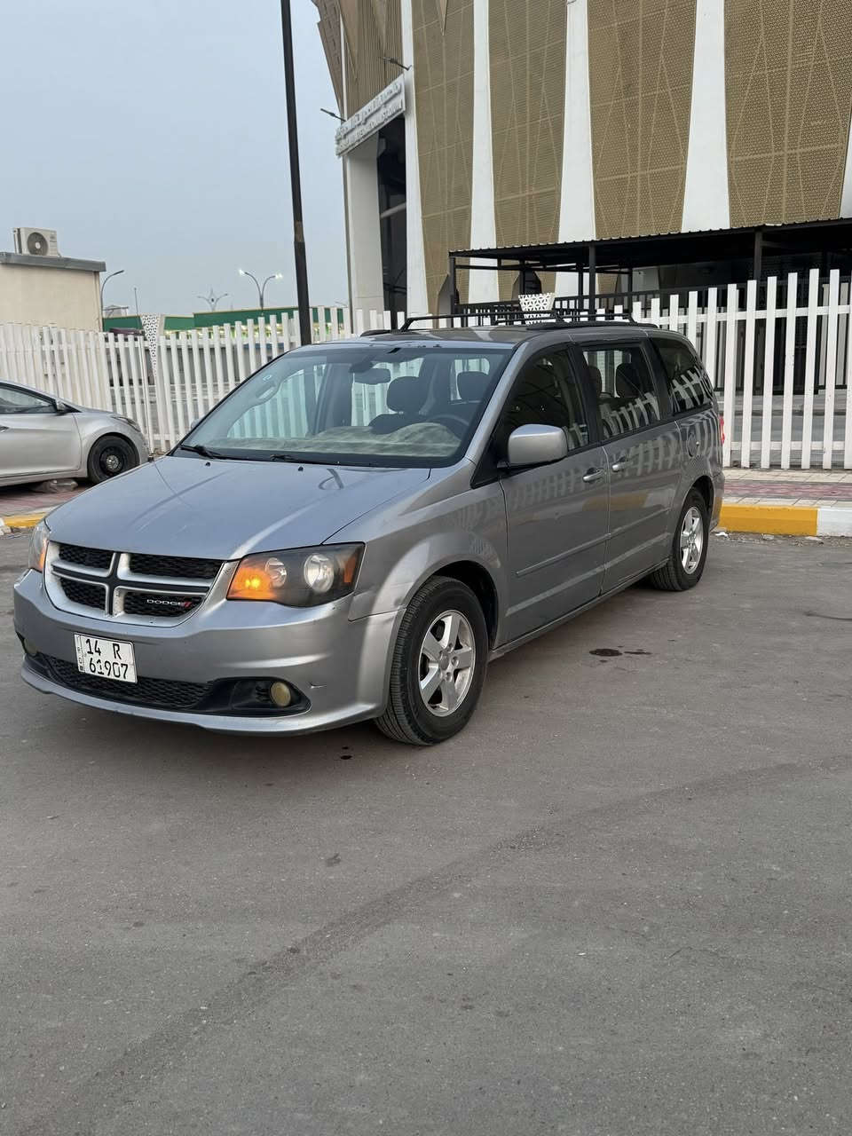 دوج كرفان فئة كرو بدون فتحه
موديل 2013
رقم بصره دولي بسمي شخصيا
7 راكب 
كشن منفصل سياحي
كشن كهرباء
كروز سرعه 
تبريد 3 قطع 
تشغيل عن بعد
شاشه اعطال
فتح وغلق الابواب بالبصمه 
نظام ايكو 
نظام مانع انزلاق 
ابواب كهرباء 
جنطة كهرباء 
شاشه جديده اندرويد
محرك 3.6 
اللون رصاصي 
كير محرك حداديه كهربائيات تبريد راديترات مكفوله
السعر ١٢٨ بيها مجال بسيط
اتصال على الرقم 
مكان السياره الناصريه تقاطع الرايات
***********
