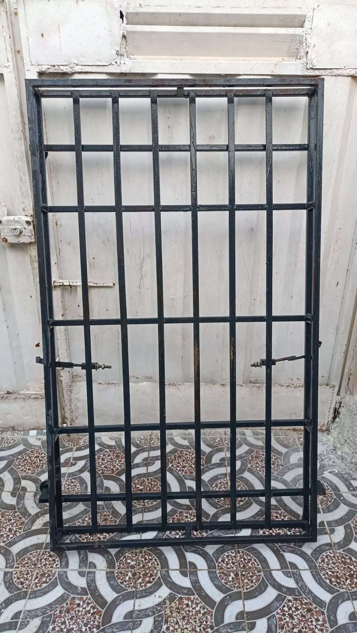 سوباية سيارة قياس(1.5×1م)
تستخدم فوق السيارة لنقل المواد
من الحديد السعر٦٠
***********
