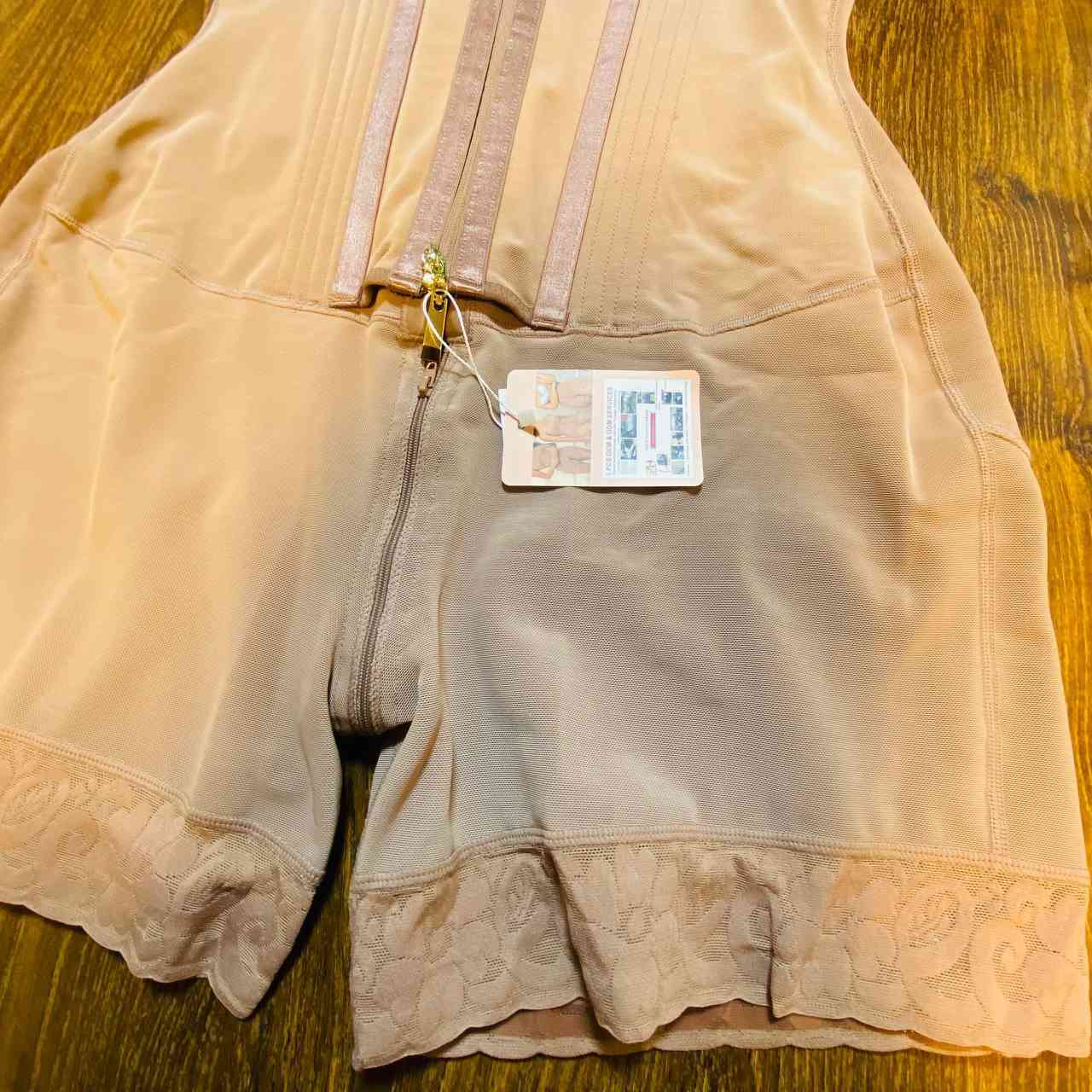 مشد كيم الكولومبي الكامل ❤️‍🔥
✅مشد طبي بشد الجسم بالكامل ، وينحت البطن والخصر والجوانب " حراري" 
✅يسند الظهر ويخفي الزوائد اللحمية في منطقة الظهر 
✅يرفع الصدر والمؤخرة 
✅متوفر باللونين : الأسود / اللحمي
✅ يحتوي على كباسات من عند : ١. منطقة البطن ( 3درجات تحكم )
٢. شيالات الكتف للتحكم بالطول 
✅يحتوي على كباسات من عند : ١. منطقة البطن ( سحاب خارجي)
٢.المنطقة السفلية بطولها لسهولة الاستخدام .
✅ قماشة هوائية ما تضايق الجسم / باردة / القماشة من عند المؤخرة لشدها وابرازها بشكل انثوي ومرتب .
✅ سكتر من منطقة الافخاد ليمسك بالجسم وما يثني او يظهر تحت الملابس والفساتين . 
صدقاً … مشد الاحلام ومشد كل صبية ❤️‍🔥 
متوفر بقياسين 😍
قياس يلبس من وزن ٧٥ الى ٩٥ كيلو
قياس يلبس من وزن ٩٥ الى ١١٥ كيلو


**إذا كنت صاحب هذا الإعلان وتريد حذفه لأي سبب، رجاءا أرسل رسالة إلى الدعم الفني**