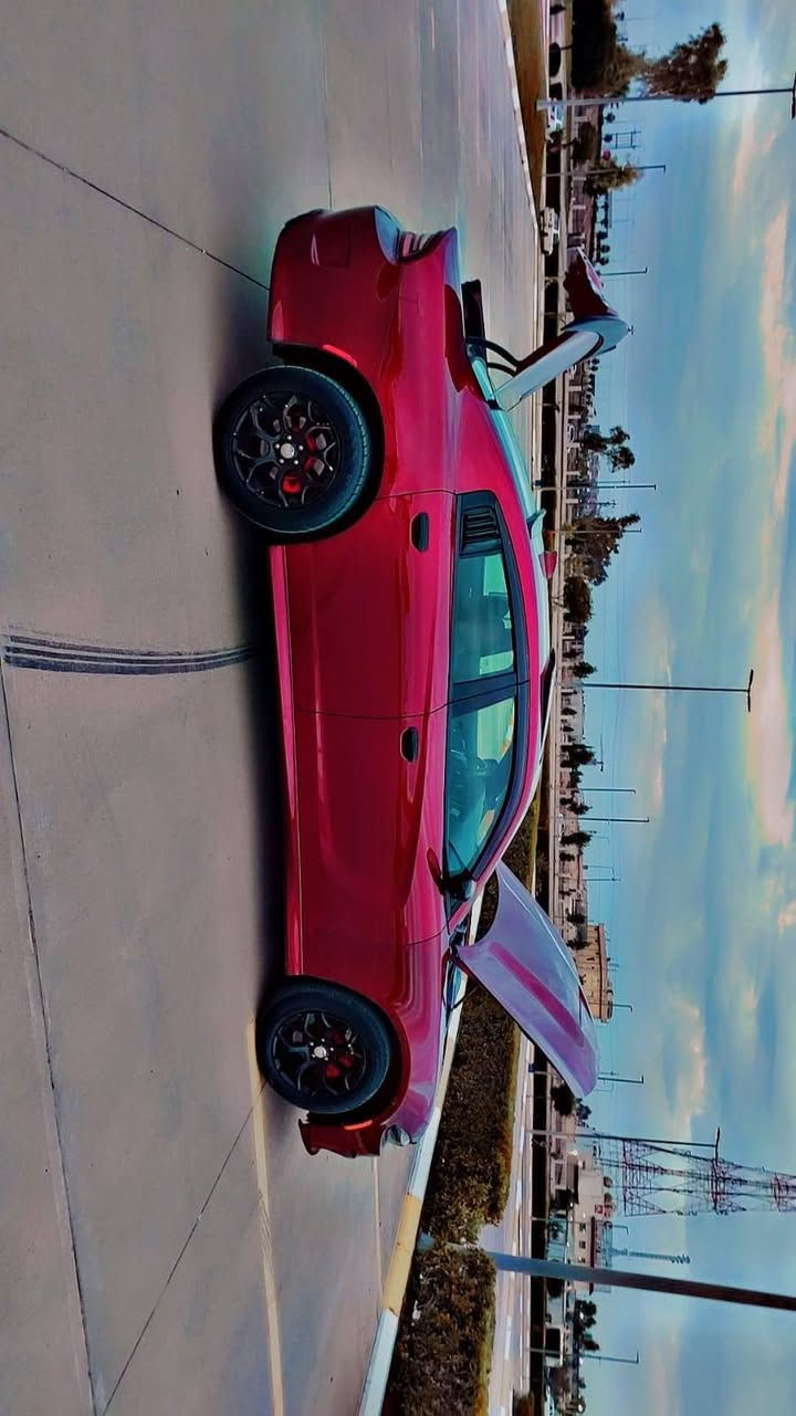 جارجر موديل 2022 لون كرزي فول مواصفات فورويل بيها جاملغ صفحه النفر أمريكي وبيها رصعه عل بوند وبيها مكانتين كارت صغار 
السعر 250$ 
وبيها مجال بصيط عنواني اربيل 
رقم تلفون *********** وبي وتس اب
