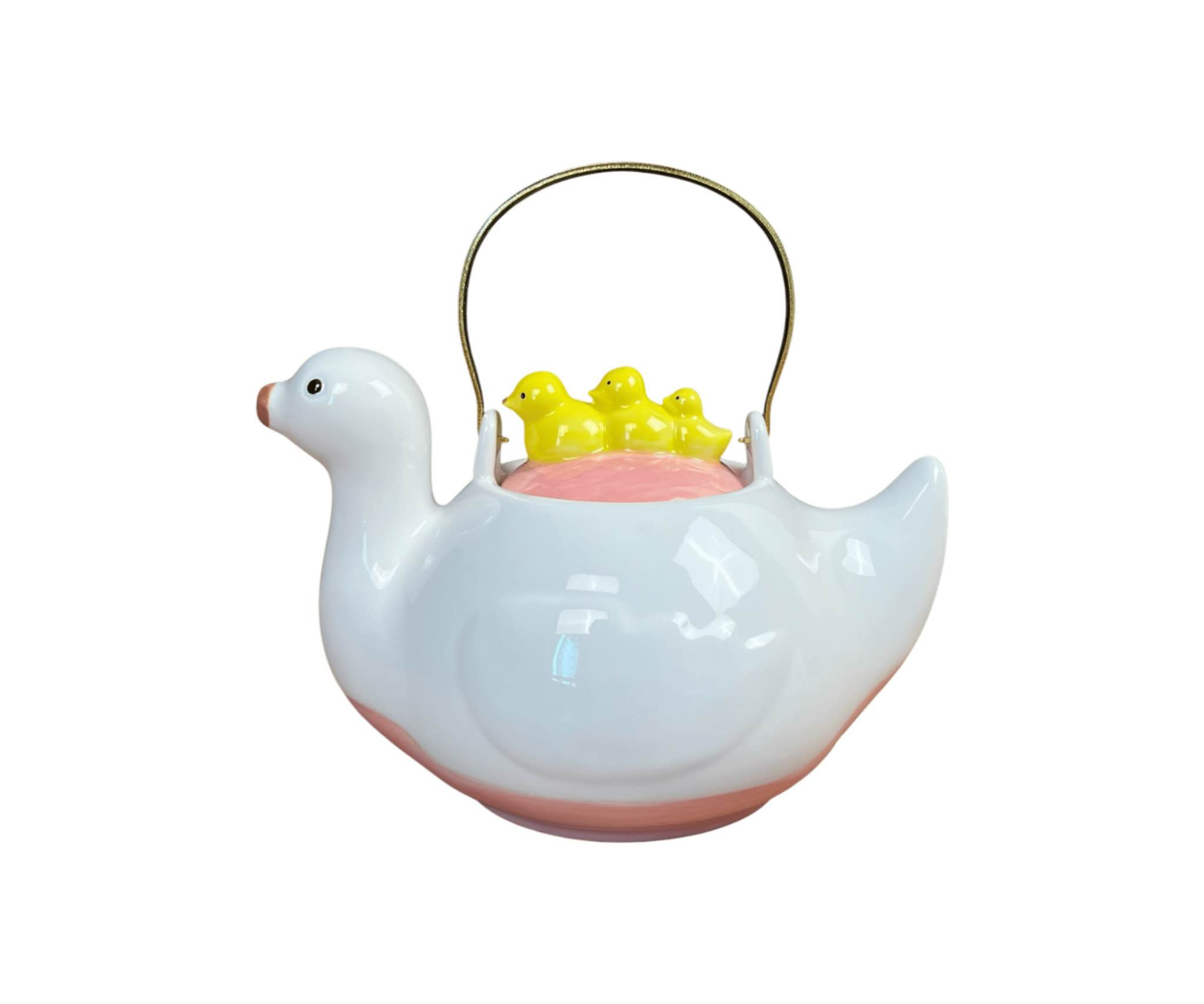 قوري شاي بتصميم البطات الثلاث

لاستخدامات:

يمكن استخدام هذا القوري الفريد لتقديم الشاي أو القهوة بطريقة مميزة في المناسبات الخاصة أو في الطاولات اليومية.

مثالي للاستخدام في المكاتب، المنازل، أو كمكون زخرفي لإضافة لمسة من الأناقة والمرح.

المميزات:

تصميم مبتكر على شكل بطة مع ثلاث بطات صغيرة تضفي لمسة من المرح والجمال.

مصمم من مادة السيراميك عالية الجودة التي تضمن المتانة والمظهر الجذاب.

مزود بمقبض معدني ذهبي يسهل حمله.

سعة جيدة للاستخدام اليومي مع تصميم سهل الاستخدام.

محتويات الصندوق:

قوري سيراميك مزخرف بتصميم بطة.

الملاحظات:

يجب تنظيفه بعناية لتجنب الخدوش على السطح الزخرفي.

يحفظ بعيدًا عن الأطفال بسبب الأجزاء الصغيرة.

مقاسات الكارتون:

طول: 17 سم

عرض: 17 سم

ارتفاع: 15 سم حلة, بابل


**إذا كنت صاحب هذا الإعلان وتريد حذفه لأي سبب، رجاءا أرسل رسالة إلى الدعم الفني**