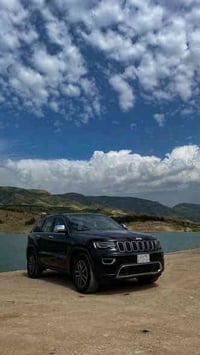 جيب كراند شيروكي لمتد 2019  رقم بغداد للبيع  كلين بيهة صبغ بالمكان الم...