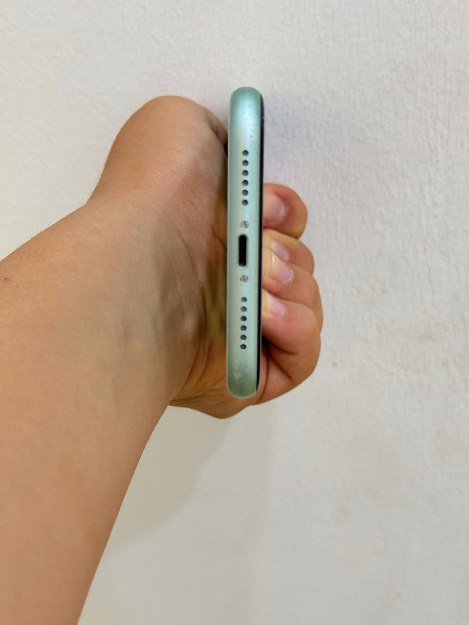 ‏iPhone 11 عادي الشريحة تك والذاكرة 64 وبطارية الجهاز 78 وما مفتوح الجهاز السعرخاص  على الرقم ‎***********
