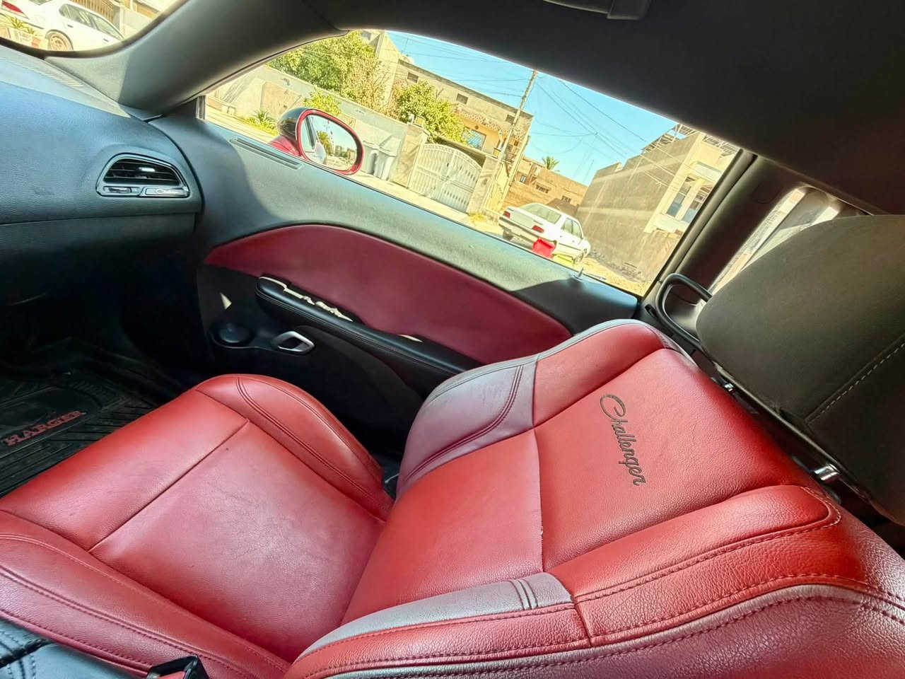 السلام عليكم
جالنجر 2021 SXT
رقم بغداد بأسمي
حادثها جاملغ وبنيد 
مواصفات ال SXT معروفة 
السعر 165 
مكان السيارة بغداد البياع 
للأستفسار ***********
