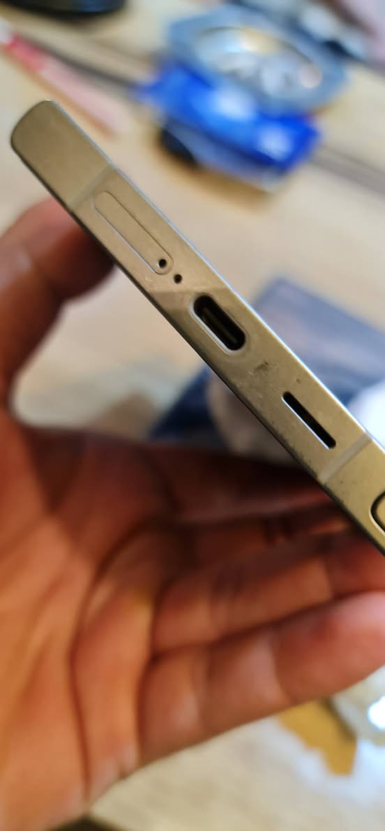 السلام عليكم . أس 24 ألترا كفاله عامه أستخدام قليل نضافه %100 الذاكره 256  العشوائيه 12 . دبل سيم .  بطاريه 5000آلاف .شرق اوسط داعم 45 واط . السعر مليون و 300 قفعل *********** مكان البصره
