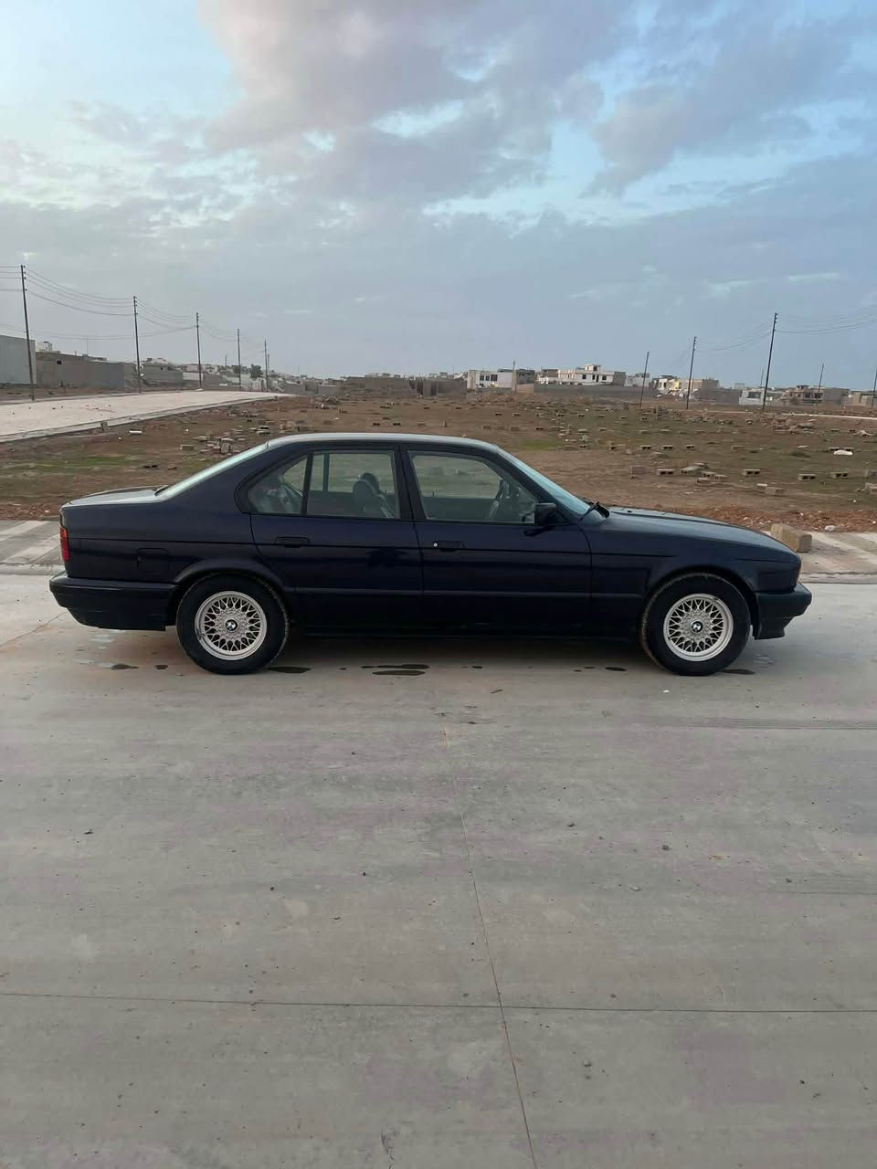 بي ام 525iAبيلاد
موديل 1993
كير اوتوماتيك 
جامات كهربايي
تحديد سرعه 
سوكان فوليوم 
كشنات جلد +سياحي 
داخل صاج 
سياره على وضع شركه 
كير محرك شرط 
حداديه كوله جديد امامي وخلفي 
تايرات جديد شاده ويل حصير حتى اسبير حصير
صبغ عام للجماليه بنون حادث
سنويه جديد بسمي مشروع وطني رقم الماني لحد 2030
تريد وكاله تريد تحويل كيفل بطاقت بنزين هم موجود 
شراي خابر او تدلل 
*********** كركوك, العراق
