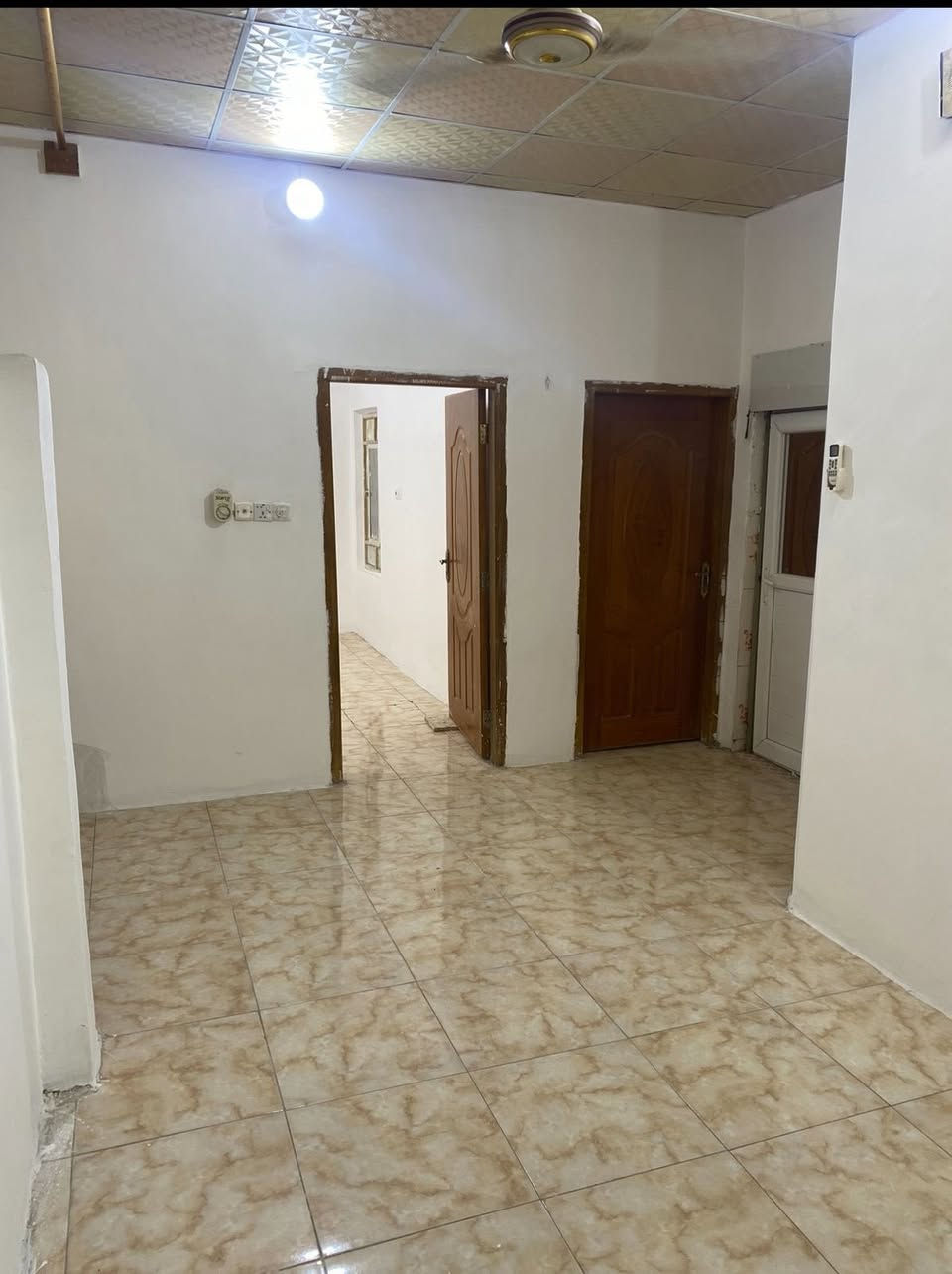 ❗️❗️شقه درج معزول ❗️❗️للايجار في الجبيله يم تايم سكوير تحتوي غرفتين وصاله ومطبخ ومشتملات السعر 425 الف  
واتس ***********عائله صغيره
