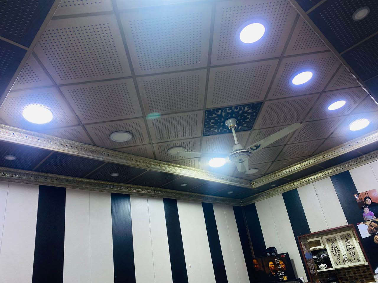 بيت كامل 150 متر طابقين طابو صرف منطقة الحيانية شارع موسى الكاظم 
قرب حسينية الحوراء 
الطابق الاول: صالة + استقبال+ غرفة منام + مطبخ + صحيات داخلية وخارجية 
الطابق الثاني: غرفتين منام + صالة + مطبخ + صحيات + منور + درج خارجي 
هاتف : ‭0772 201 4601‬ البصرة, العراق
