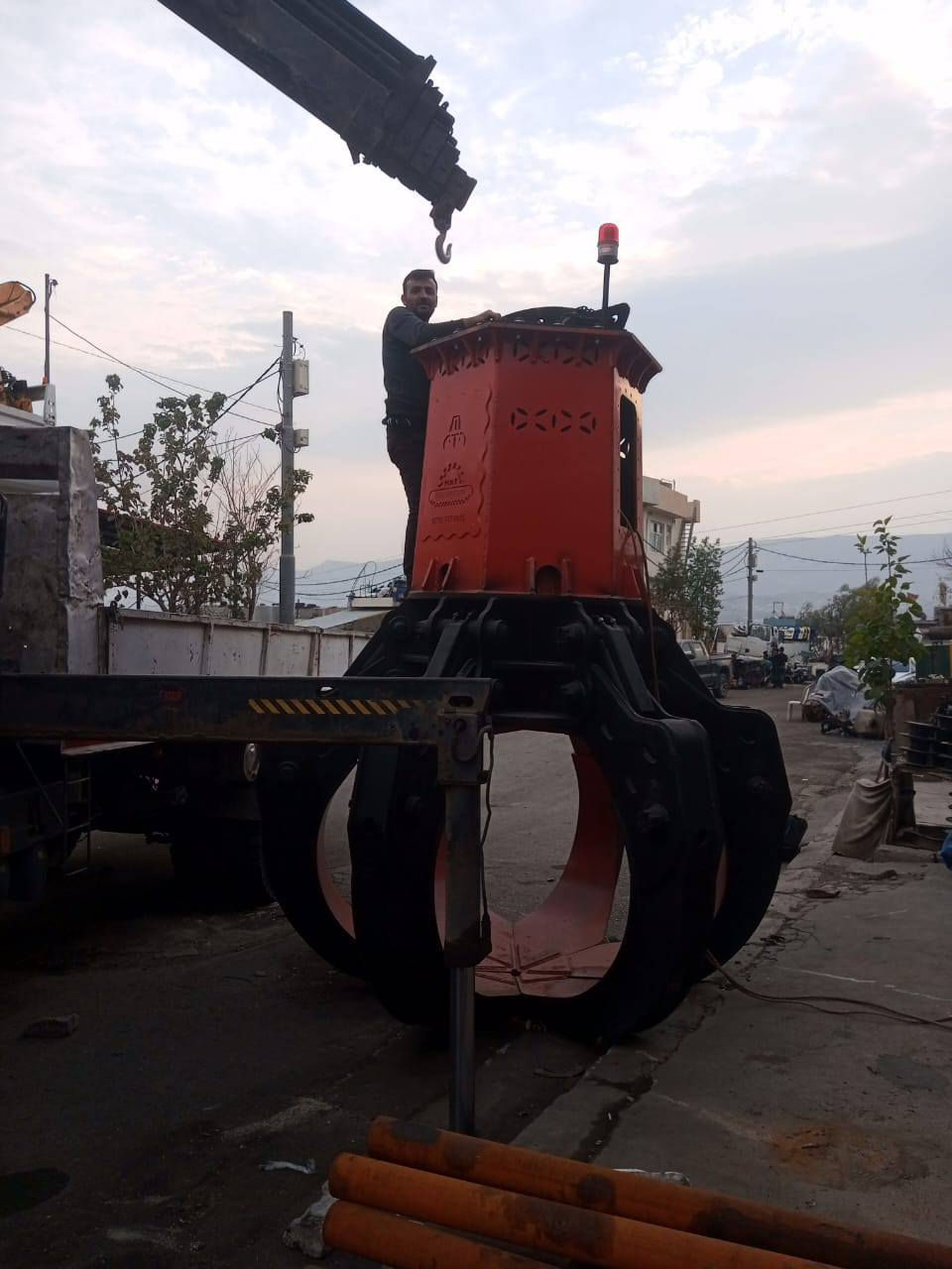 كمشات السليمانيه
صناعه كافه انواع لكمشات لجسريه تعمل بالكهرباء
واكبر لاحجام وبجوده عاليه مقاوم للاحتكاك بليت درع
للتواصل واتس وعادي
***********
***********
