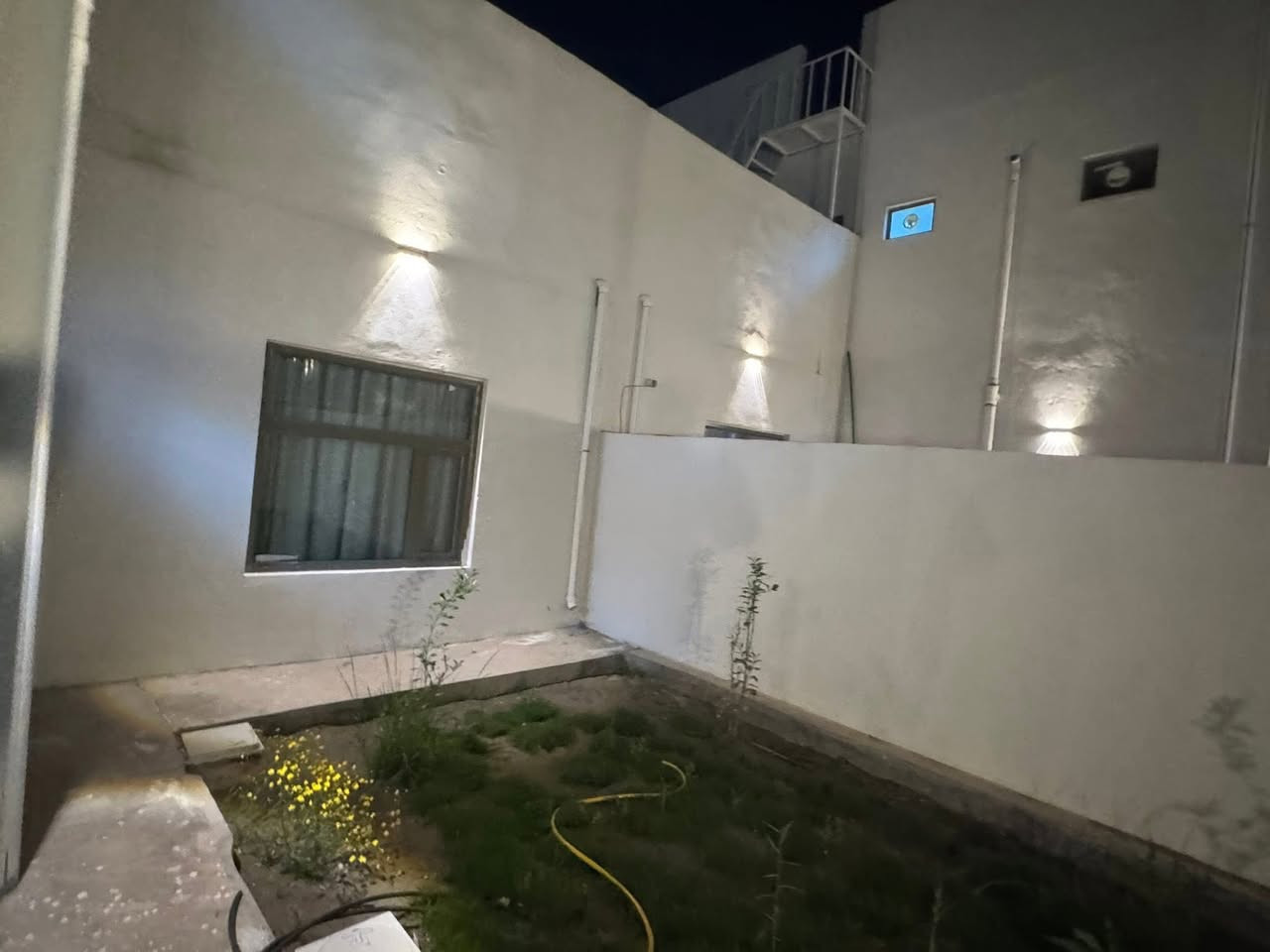 دار في مجمع الأميرات الثانية

السعر الكلي 162 مليون دينار عراقي
واصل 75+ تطلوعة مناسبة

مربع الخامس موقع ممتاز خلف شارع60م  
 أستلام بعد شهرين

🔵🔵للسعر اكتب / تم /تجيك تفاصيل كاملة 🔵🔵
***********☎️
نتشرف بكم
