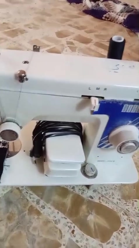 السلام عليكم مكينه خياطه نضيفه جدا السعر مناسب ٧٥الرقم ***********

