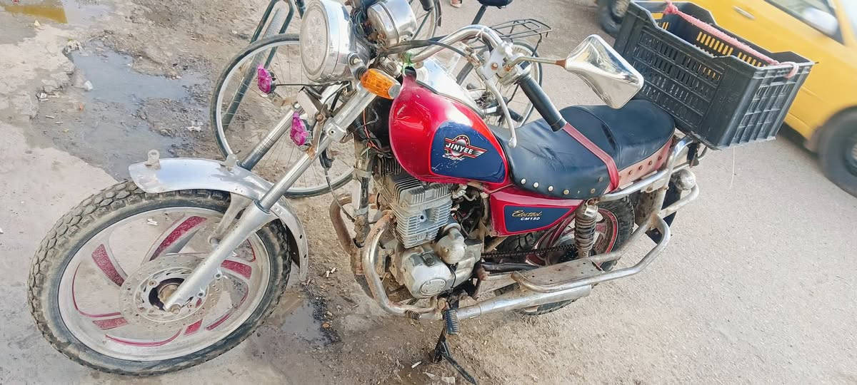 سلام عليكم دراجه دايموته اوراق اصوليه. دراجه كامله مابيها نقص كهربائيات شغاله كلها. دراجه حلوه السعر 650 وبيها مجال او اراوس بتايموته (بيضاء )
 مكاني الناصريه غراف. 
***********
