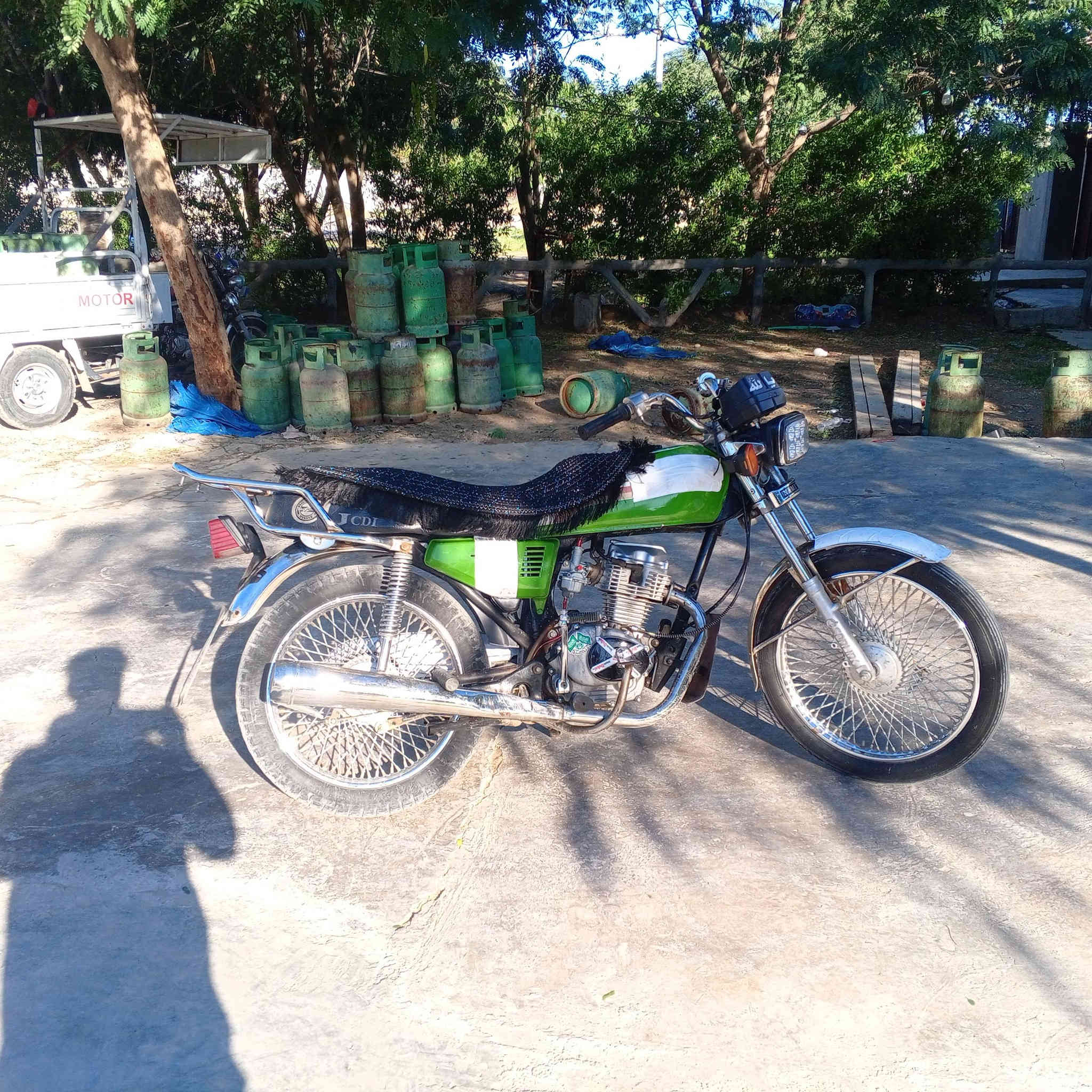 سلام عليكم دراجه نامه اصل 19
كهربائيات كله شغاله محرك لا صوط ولا صرف  
سعر 300 و بي مجال مكاني ديالى خانقين 
رقم ***********
