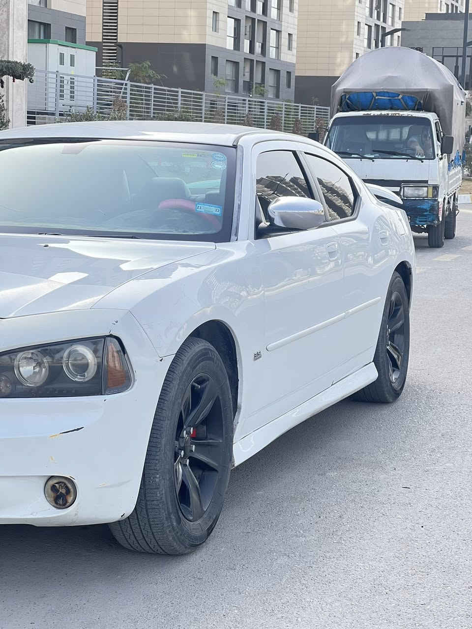 سلام عليكم 
جارجر 2010 كلين تايتل بدون صبغ بدون ضربة رقم اربيل باسمي تحويل ثاني يوم
السيارة بيها بارد قليل 
محرك 3500 
كير محرك شرط 
السيارة مامشتغلة ع الخط 
مكان السيارة بغداد حي العامل 
السيارة ما بيها نقص 
 ترايك وين متريد خير من الله 
السعر $123 وبيها مجال بسيط 
***********
